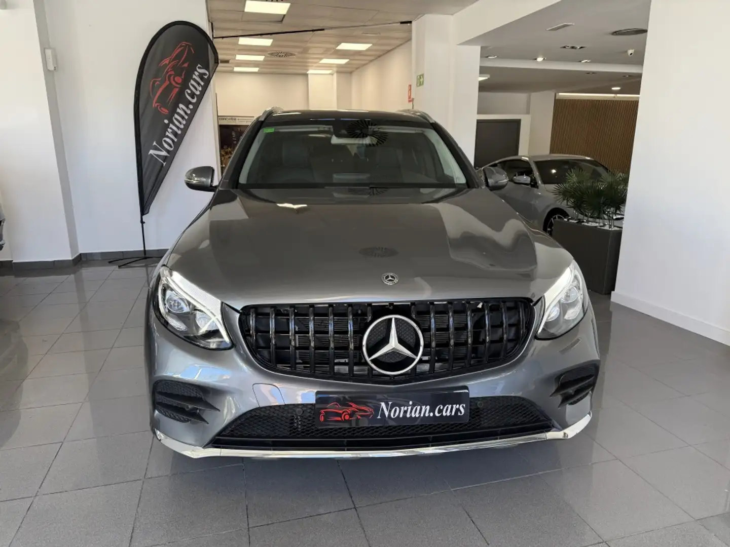 Mercedes-Benz GLC 250 4Matic (9.75) Aut. Gris - 2