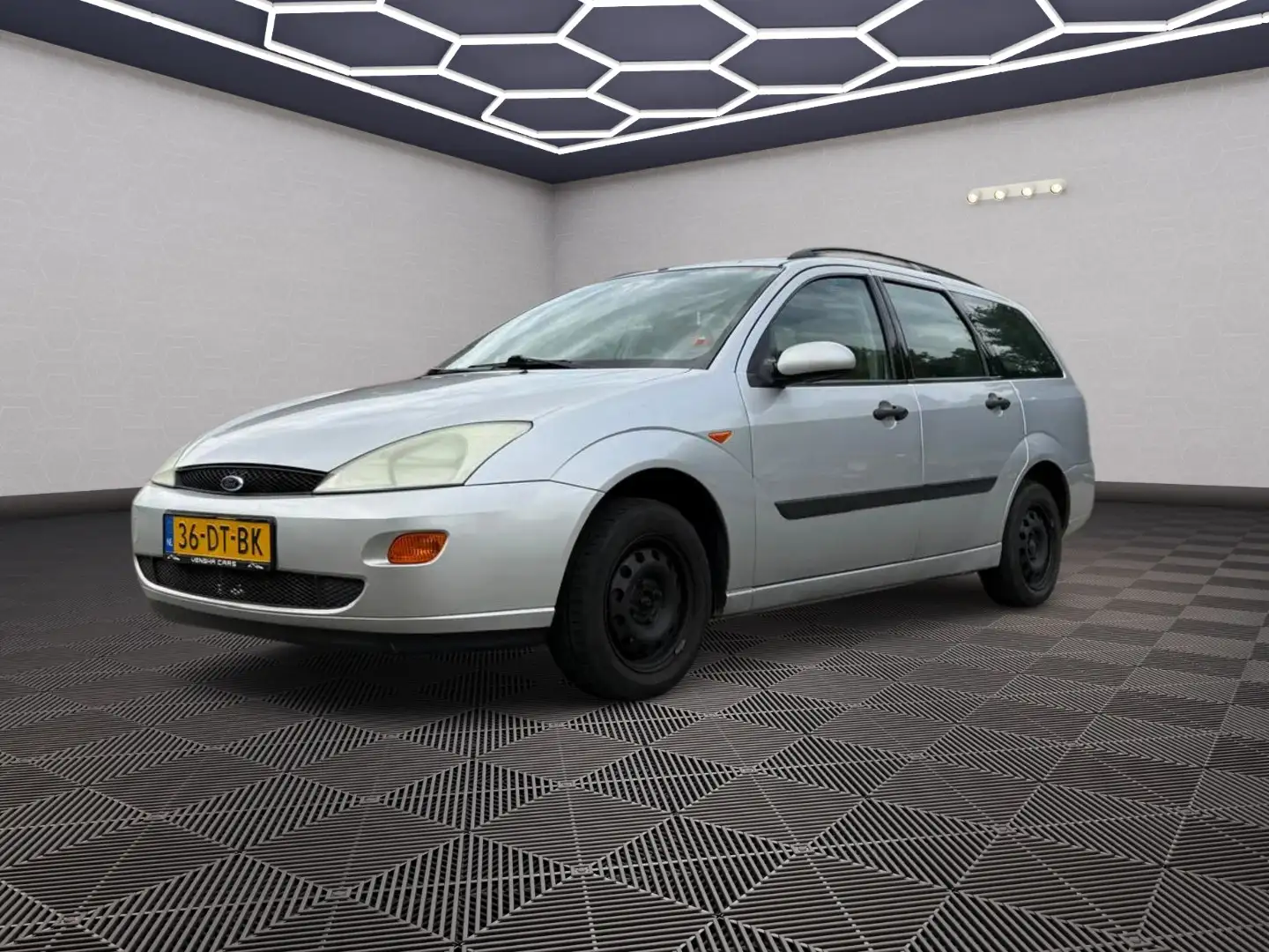 Ford Focus Wagon 1.6-16V Trend Grijs - 1