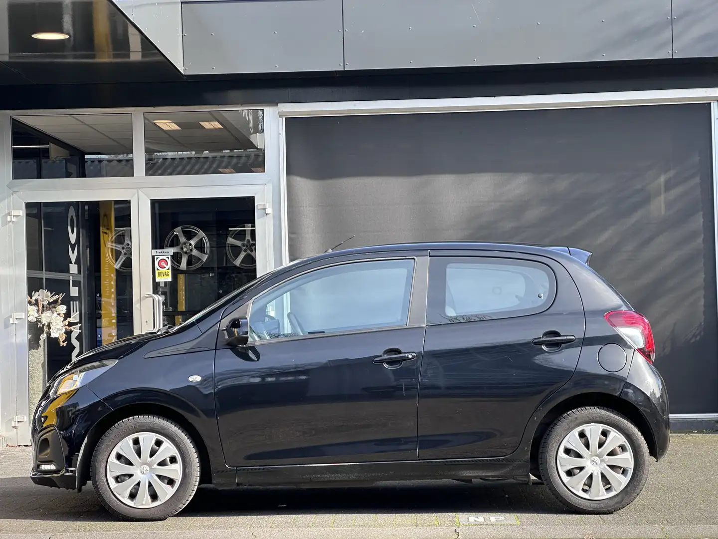 Peugeot 108 1.0 e-VTi Active AIRCO / NAP Schwarz - 2