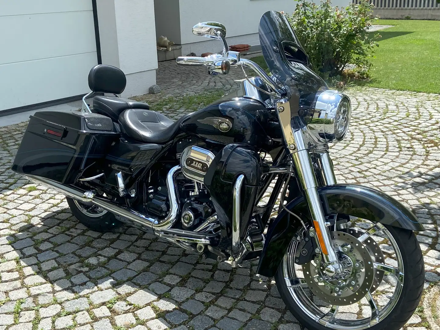 Harley-Davidson CVO Limited Nr. 009/900, FLHRSE5 CVO Road King 110th Anniv. Noir - 2