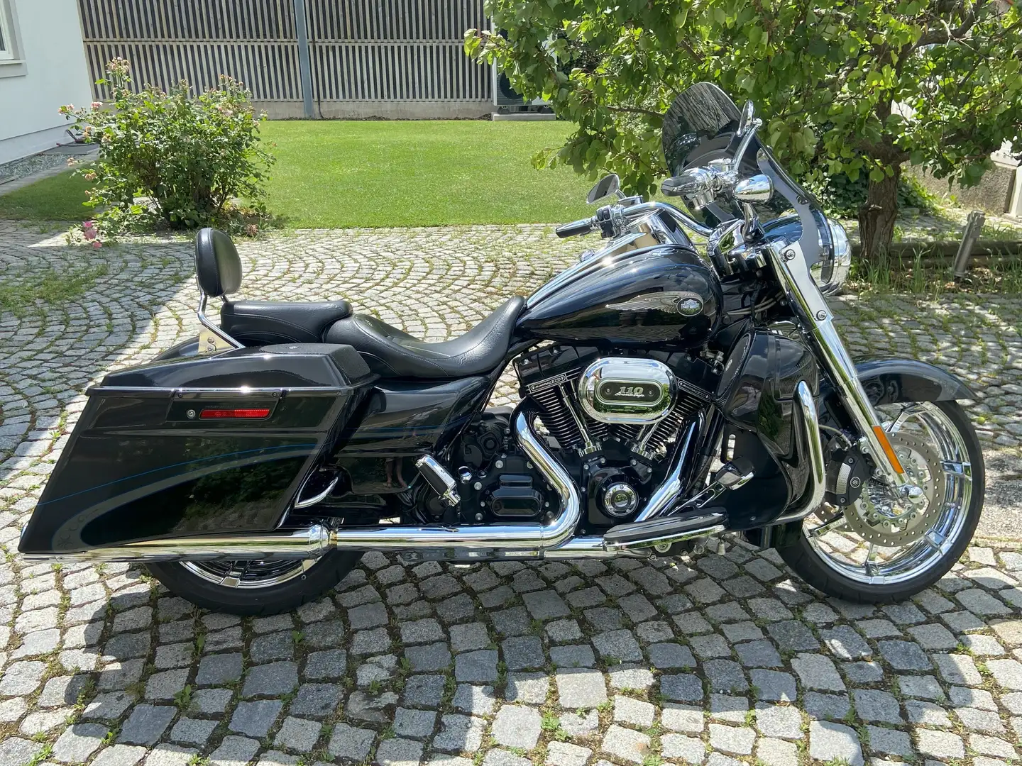 Harley-Davidson CVO Limited Nr. 009/900, FLHRSE5 CVO Road King 110th Anniv. Noir - 1