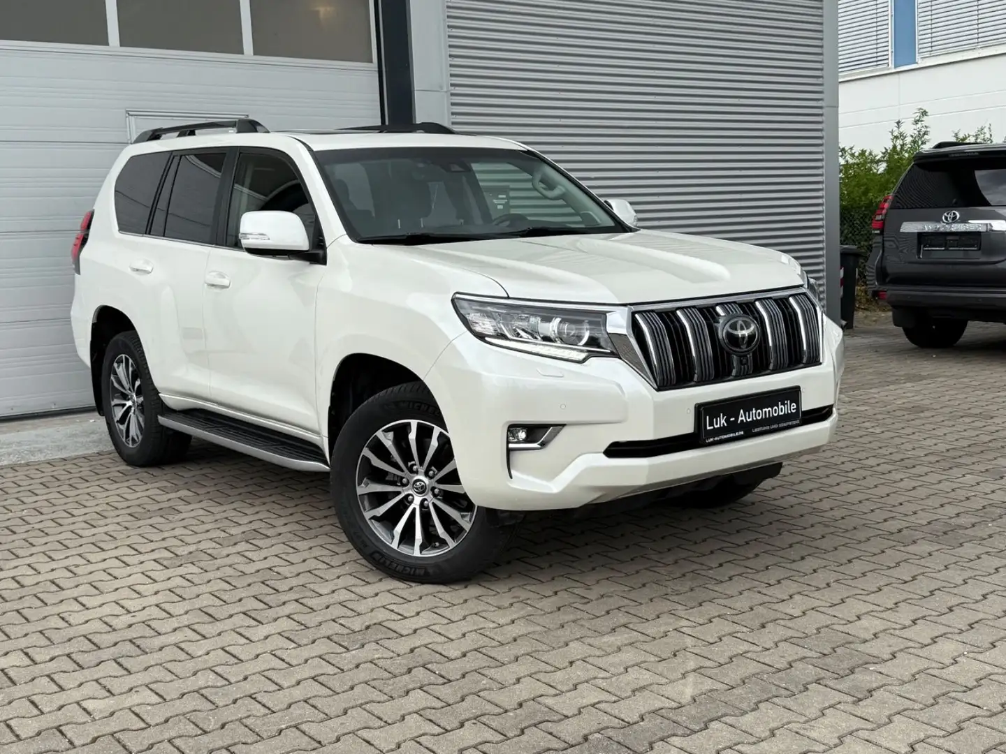Toyota Land Cruiser 2.8 D-4D 150 TEC EDITION 7-SITZER Blanc - 1