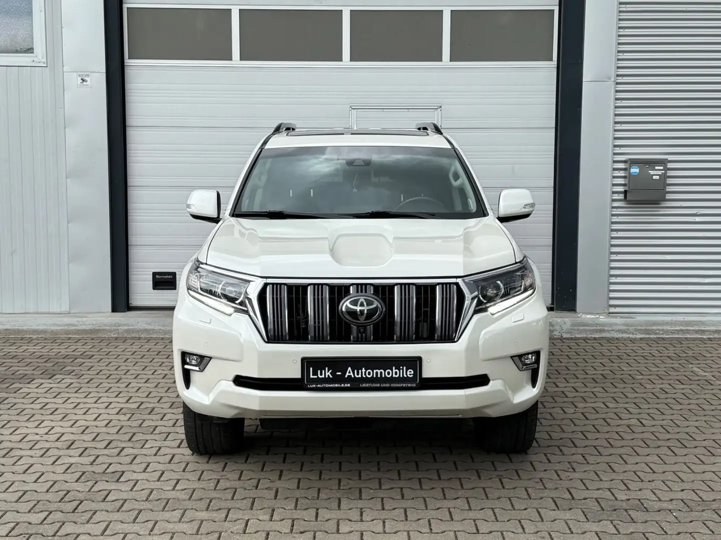 Toyota Land Cruiser 2.8 D-4D 150 TEC EDITION 7-SITZER Blanc - 2