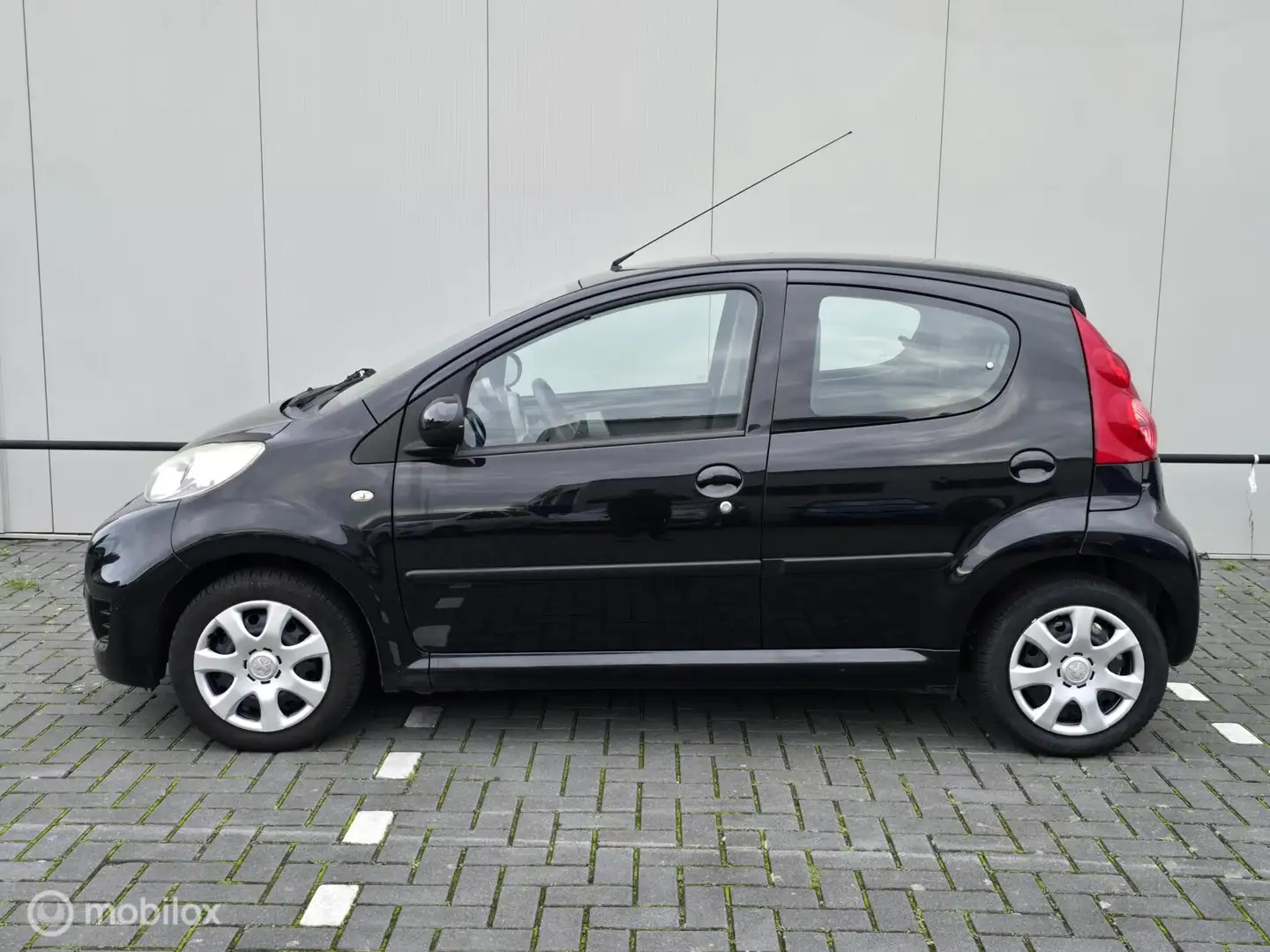 Peugeot 107 1.0-12V Accent 2011 158DKM! Airco! Elek. Pakket Noir - 2