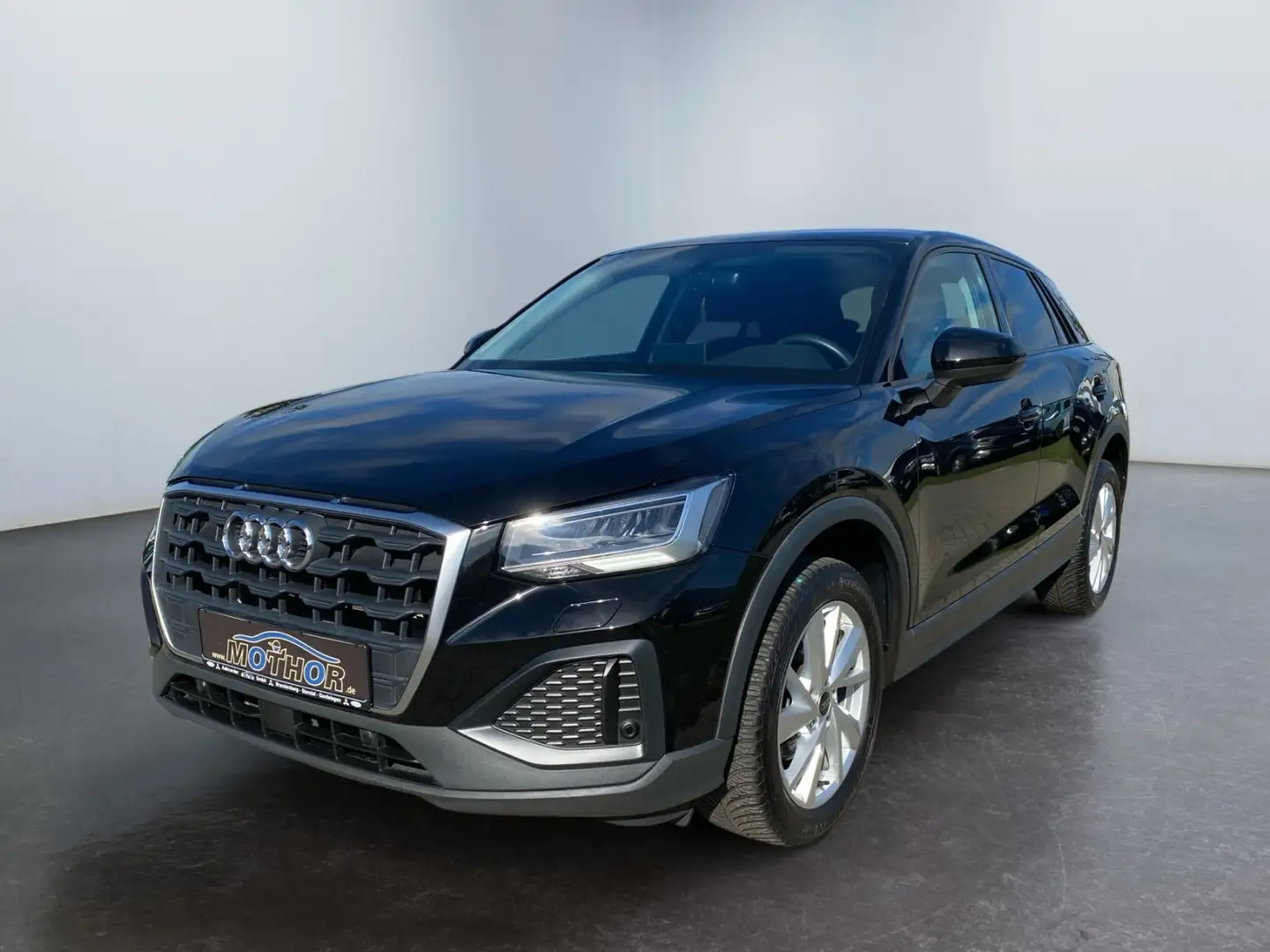 Audi Q2 35 1.5 TFSI Automatik TEMP PDC KAM NAVI DAB Schwarz - 2