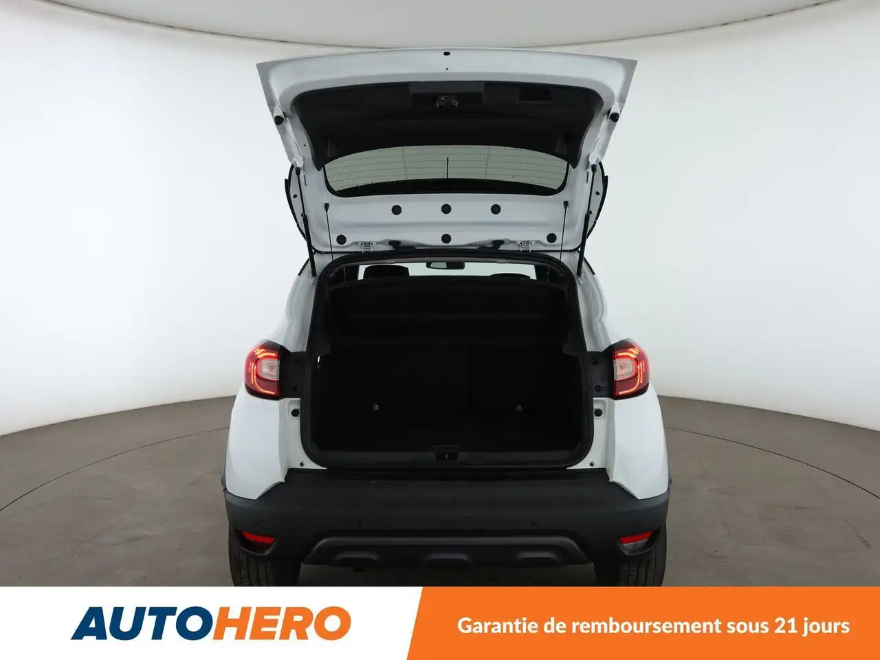 Renault Captur — photo 16