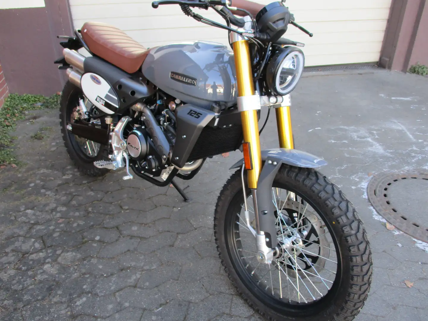 Fantic Caballero 125 Caballero 125 Deluxe Šedá - 2