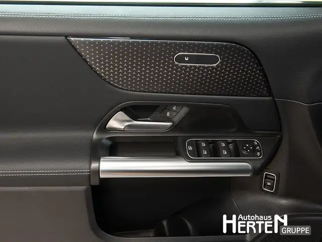 Mercedes-Benz B-Class view 9