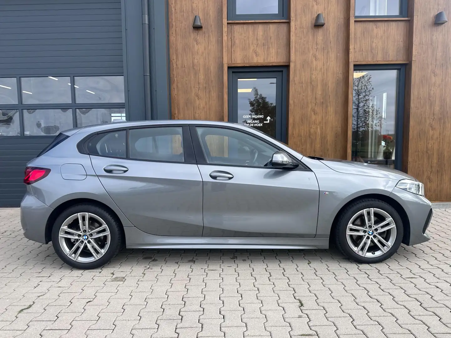 BMW 118 1-serie 118i Business M-Sport Edition Plus Gris - 2