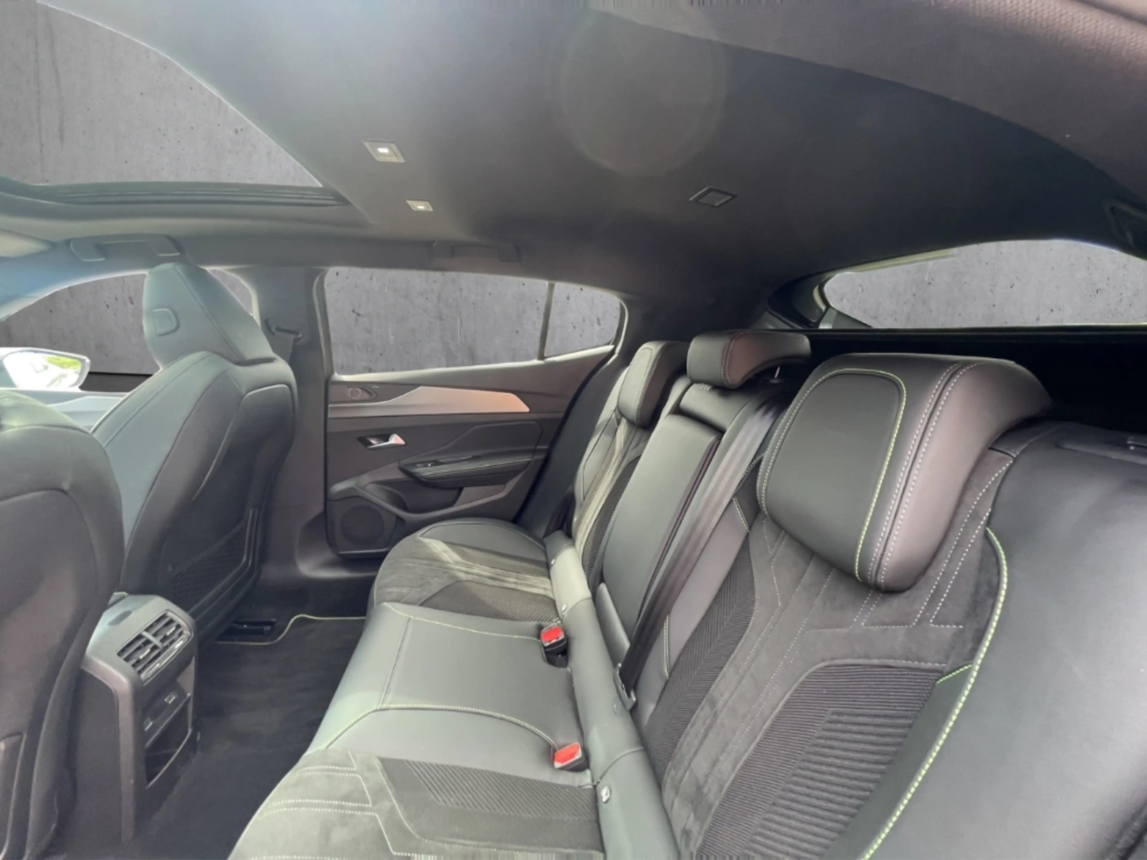 Peugeot 408 GT PureTech 130 EAT8 AHK-abnehmbar El. Panodach Na — photo 8