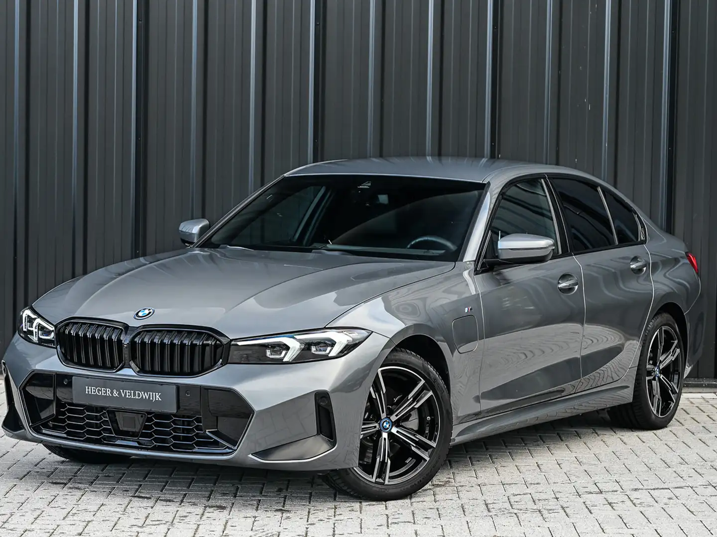 BMW 330 3-serie 330e | M-SPORT | SPORT SEATS | AMBIANCE IN Grijs - 2