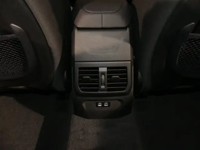 BMW 1 Series view 8