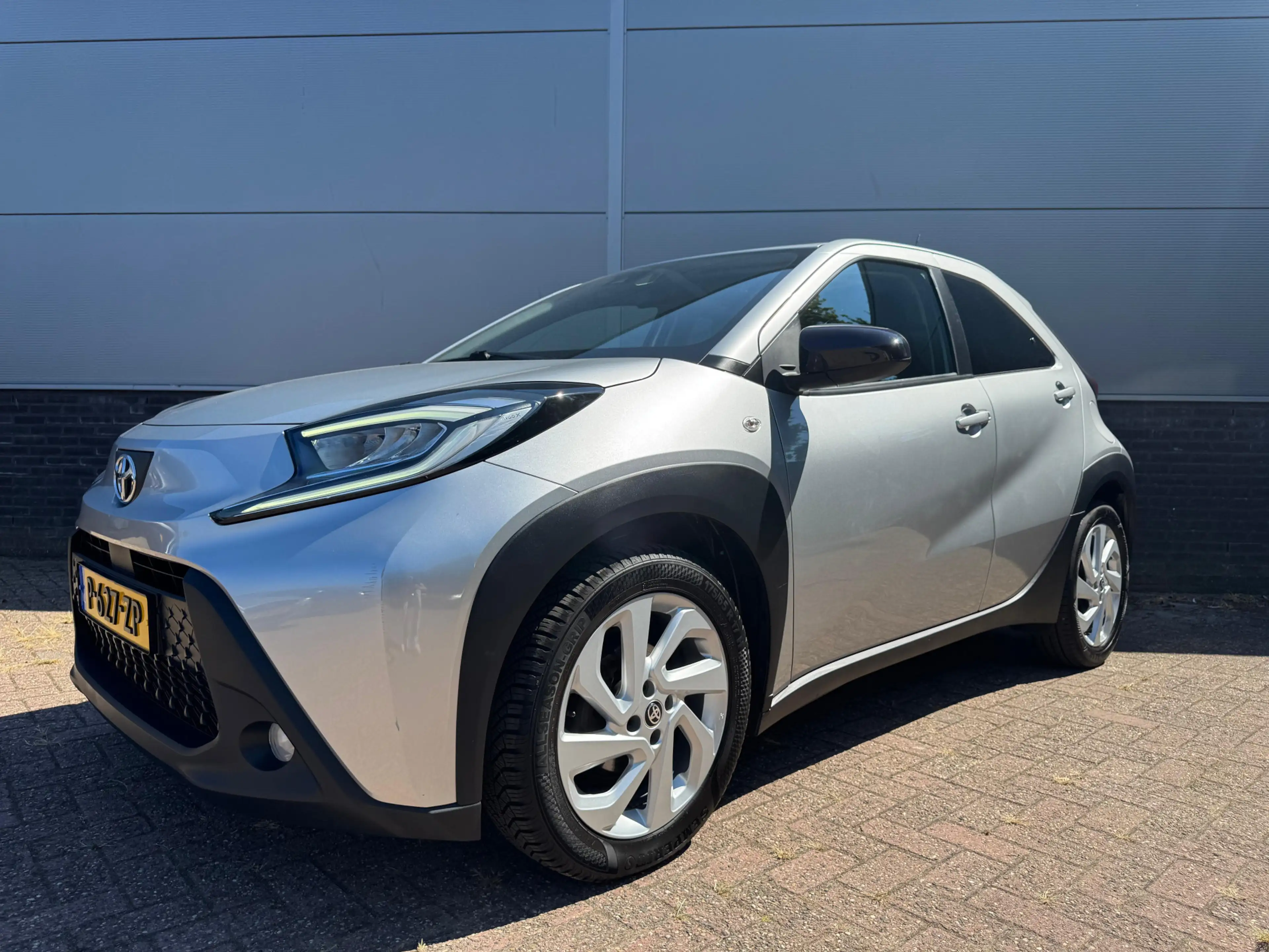 Toyota Aygo X 1.0 VVT-i MT first