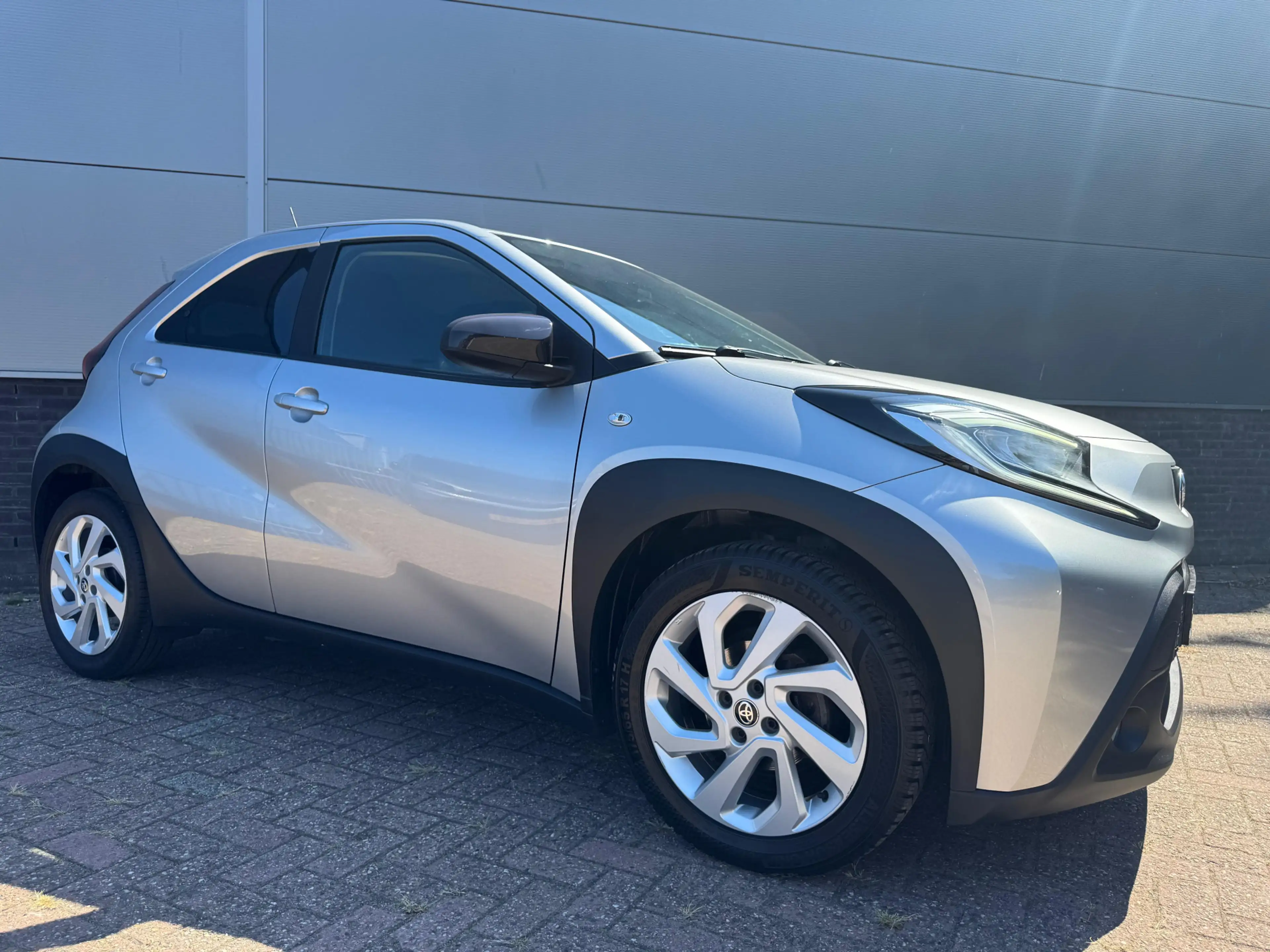 Toyota Aygo X 1.0 VVT-i MT first — photo 8