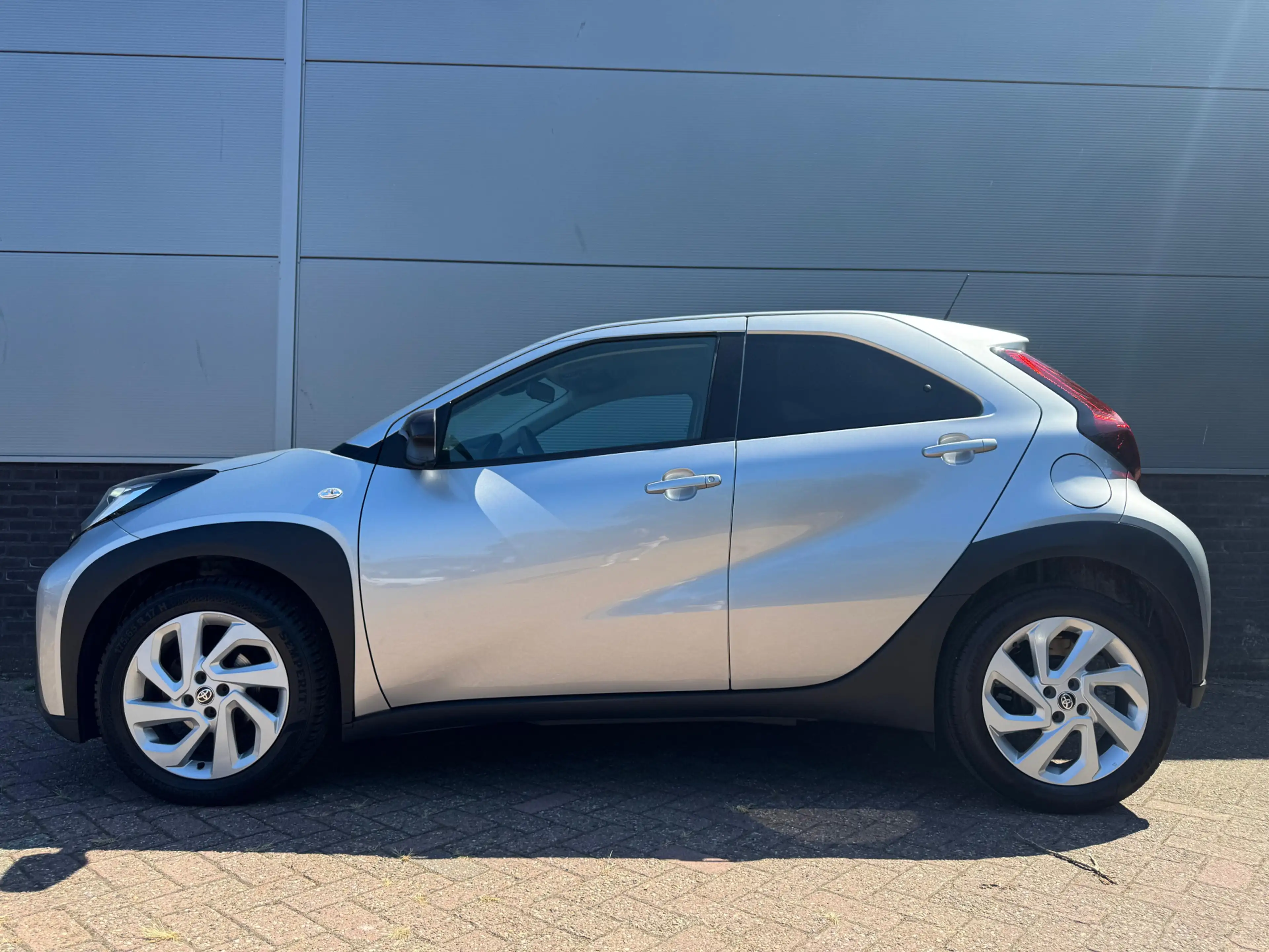 Toyota Aygo X 1.0 VVT-i MT first — photo 2