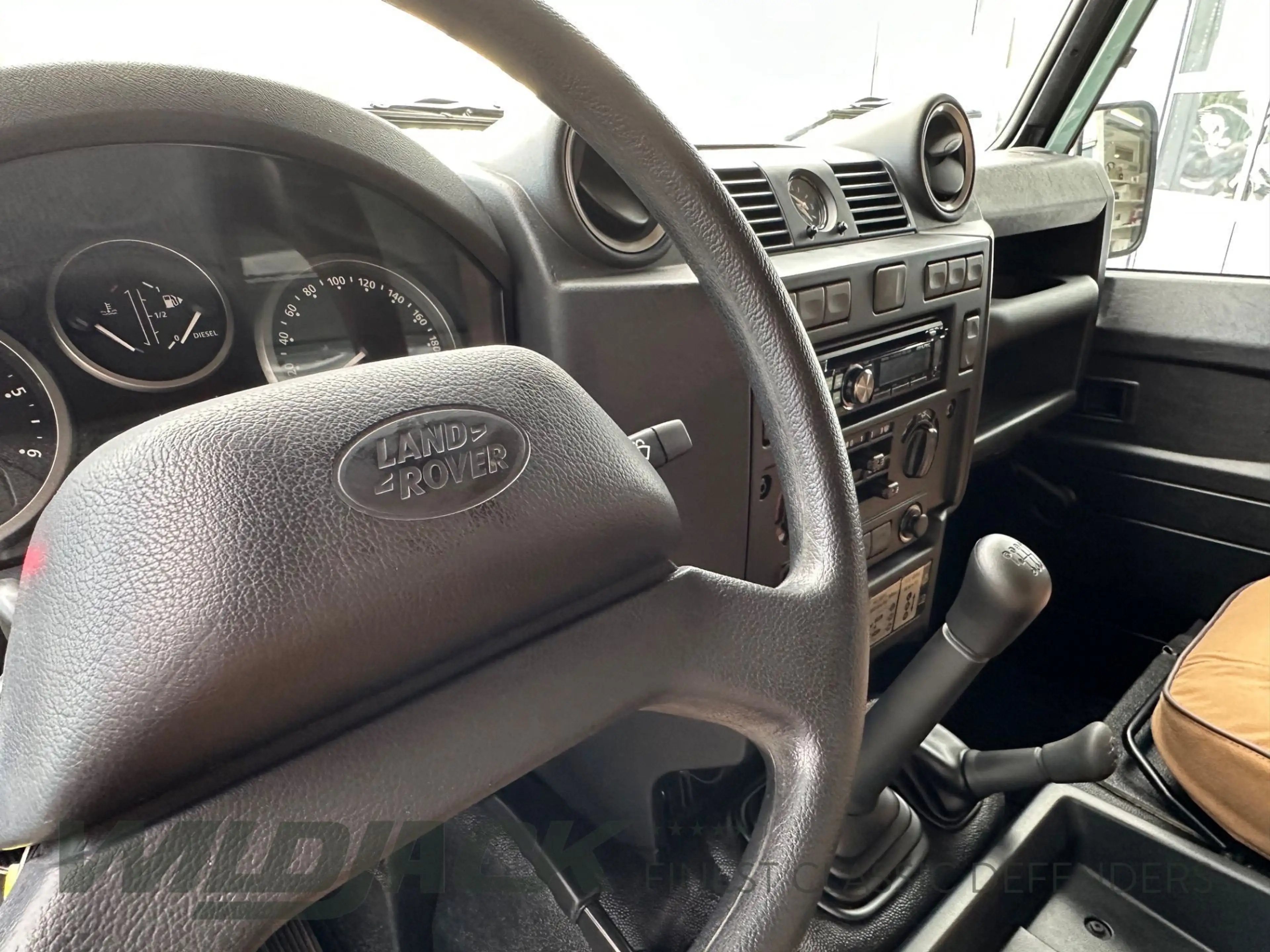 Land Rover Defender 90 DPF Soft Top E *NEUWERTIG* — photo 13