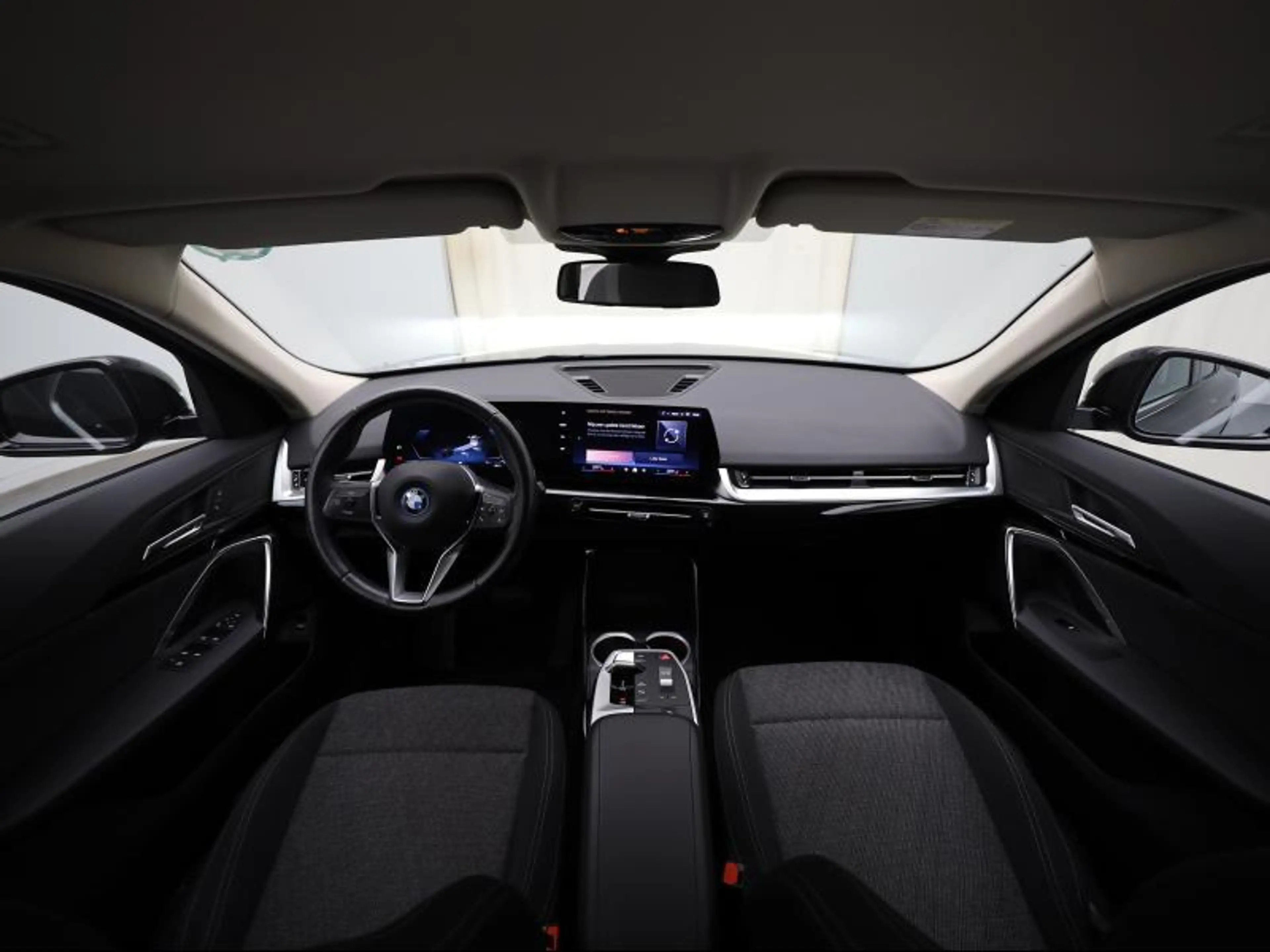 BMW iX2 eDrive20 — photo 7