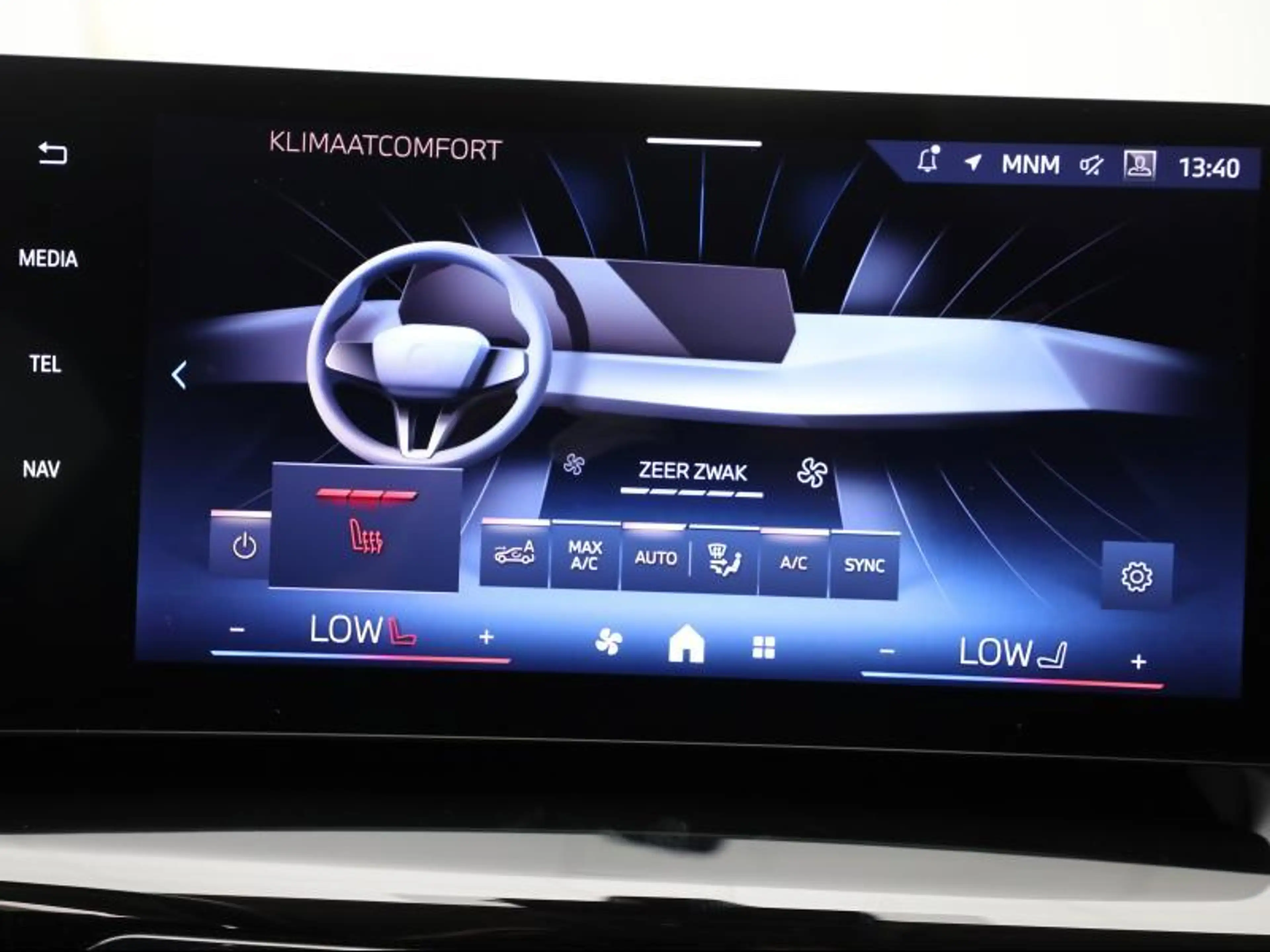 BMW iX2 eDrive20 — photo 14
