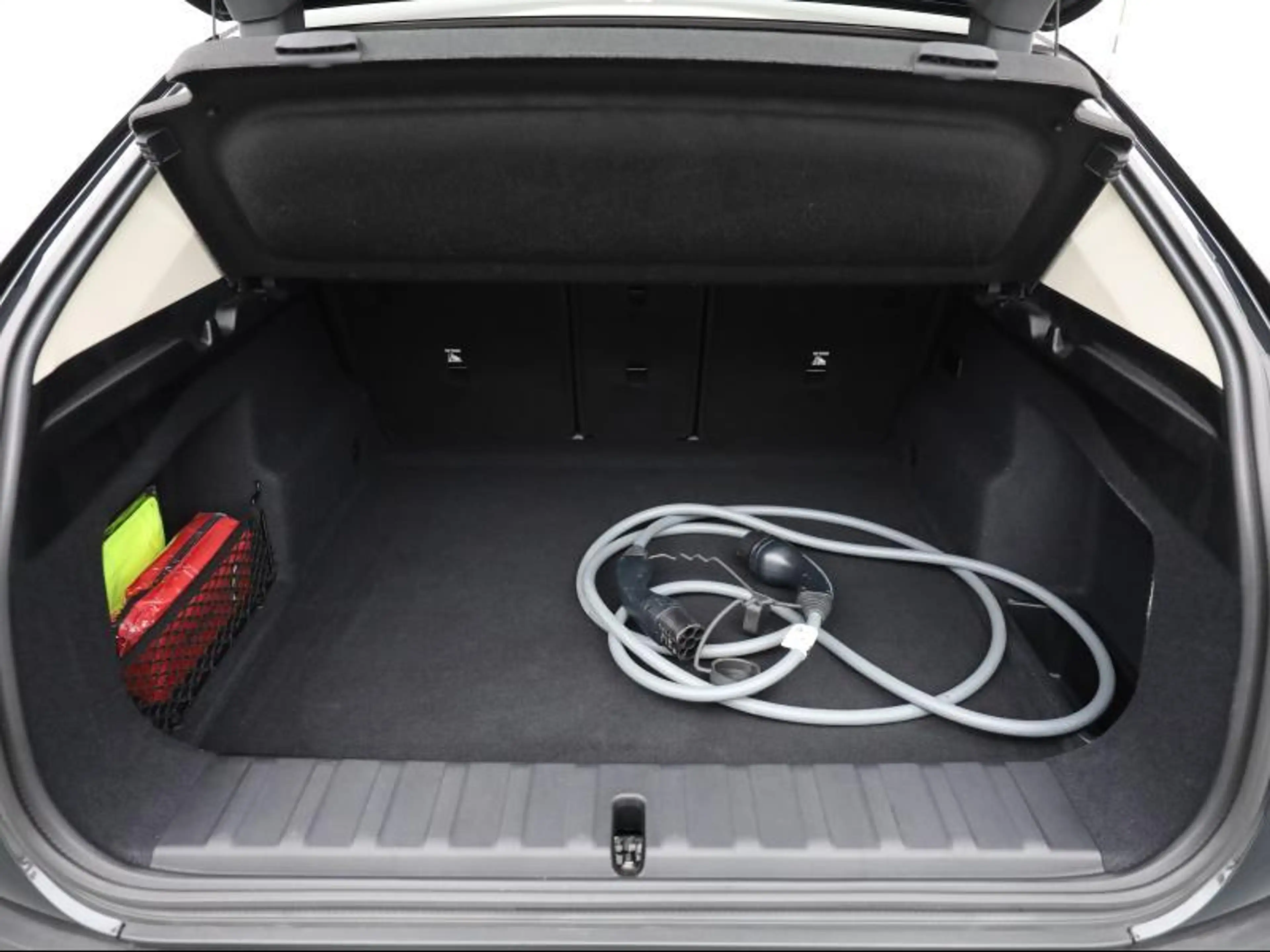 BMW iX2 eDrive20 — photo 17
