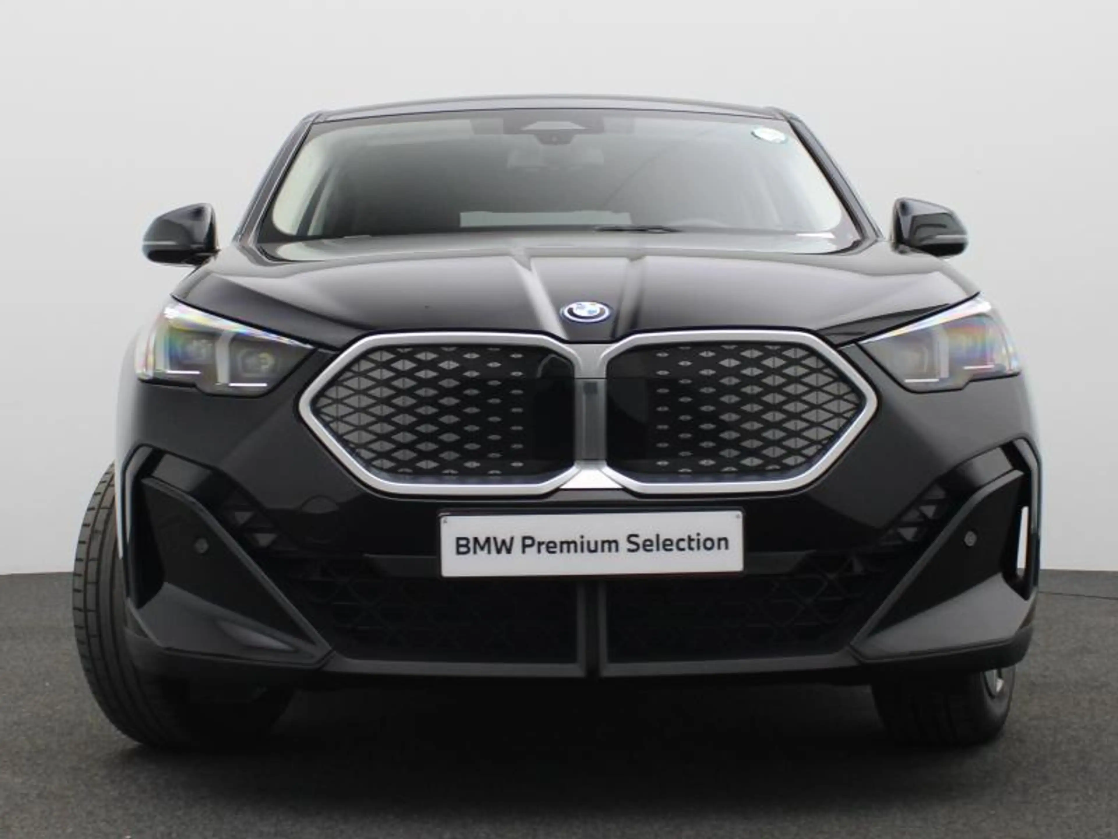 BMW iX2 eDrive20 — photo 2