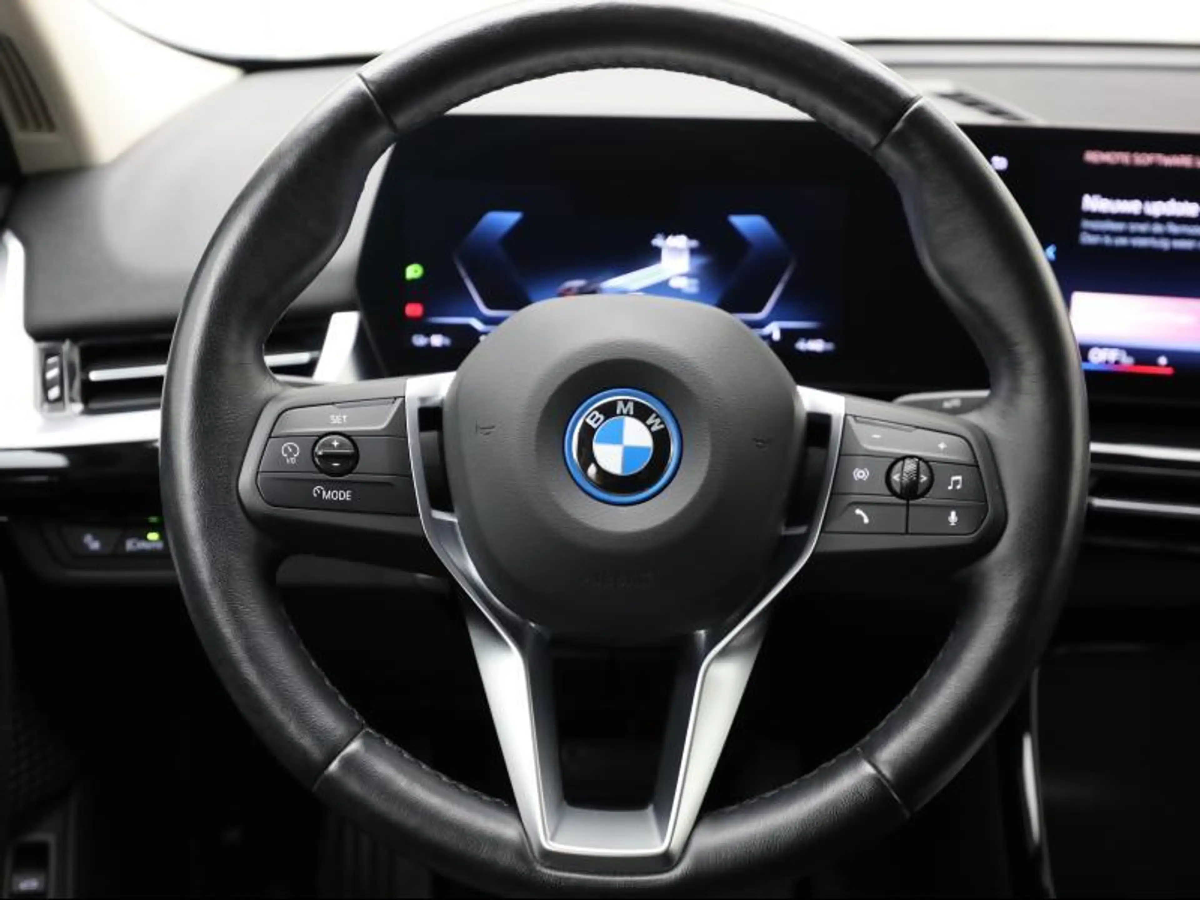 BMW iX2 eDrive20 — photo 9