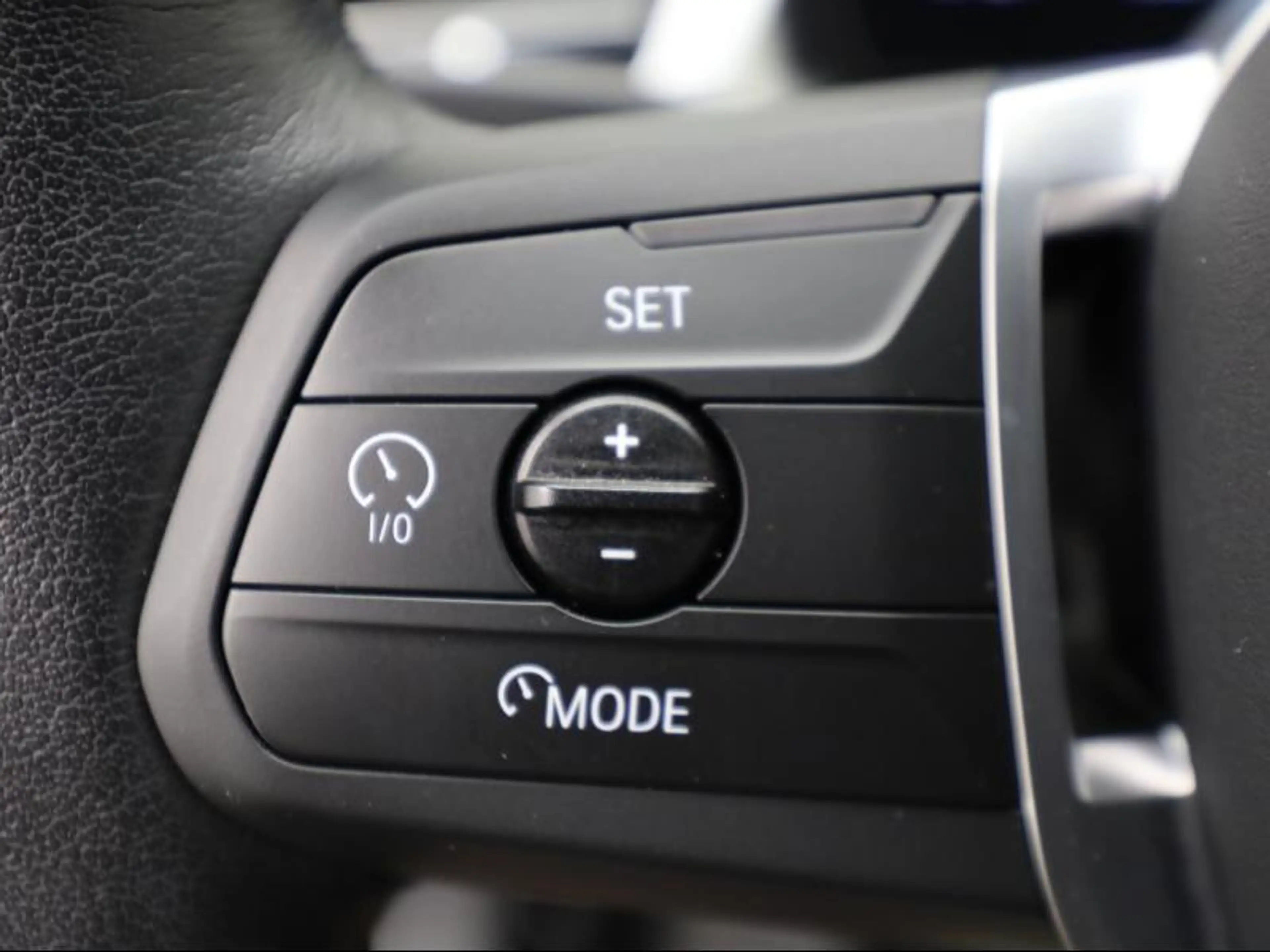 BMW iX2 eDrive20 — photo 11