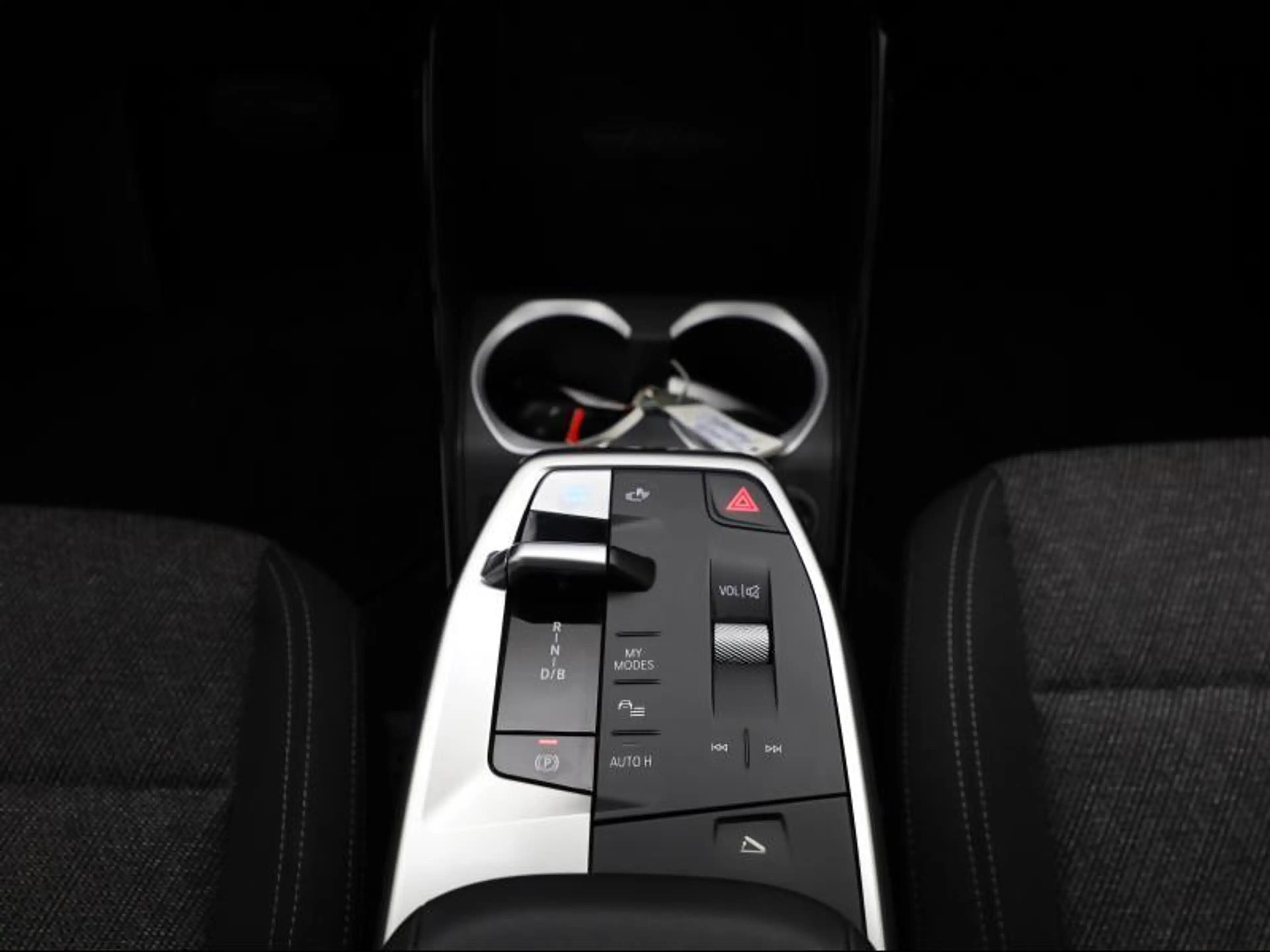 BMW iX2 eDrive20 — photo 19
