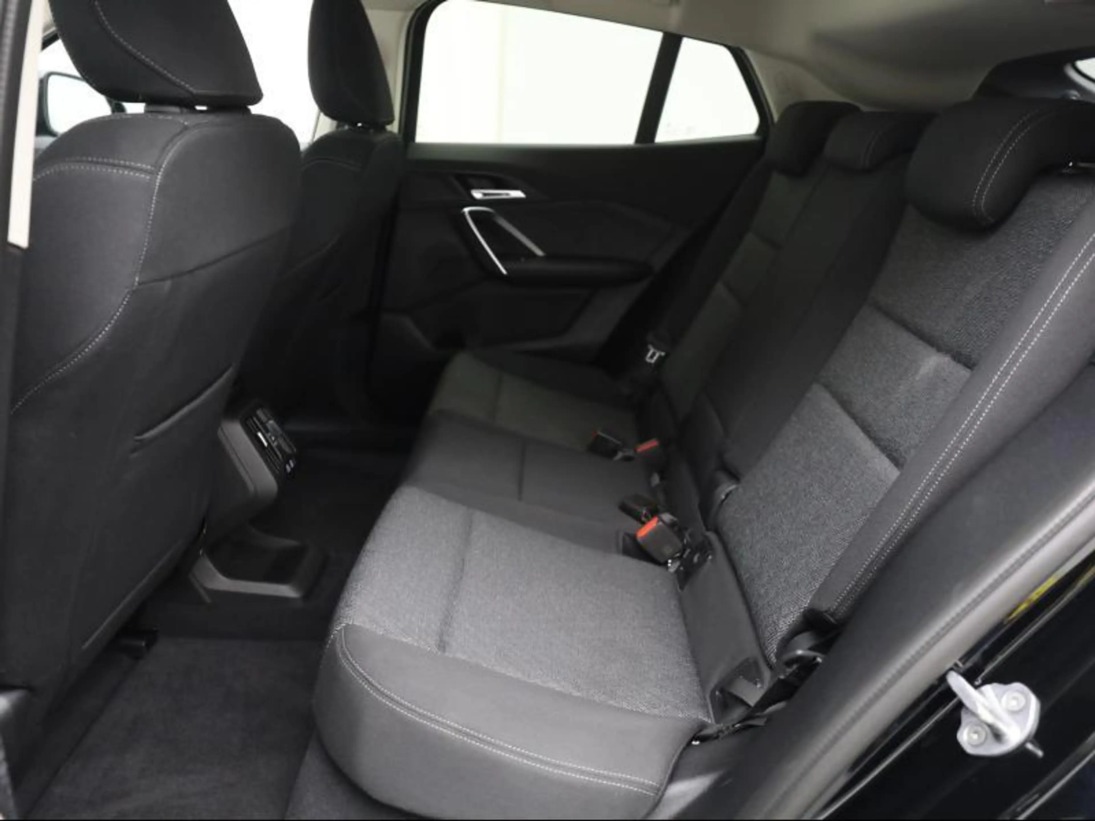 BMW iX2 eDrive20 — photo 16