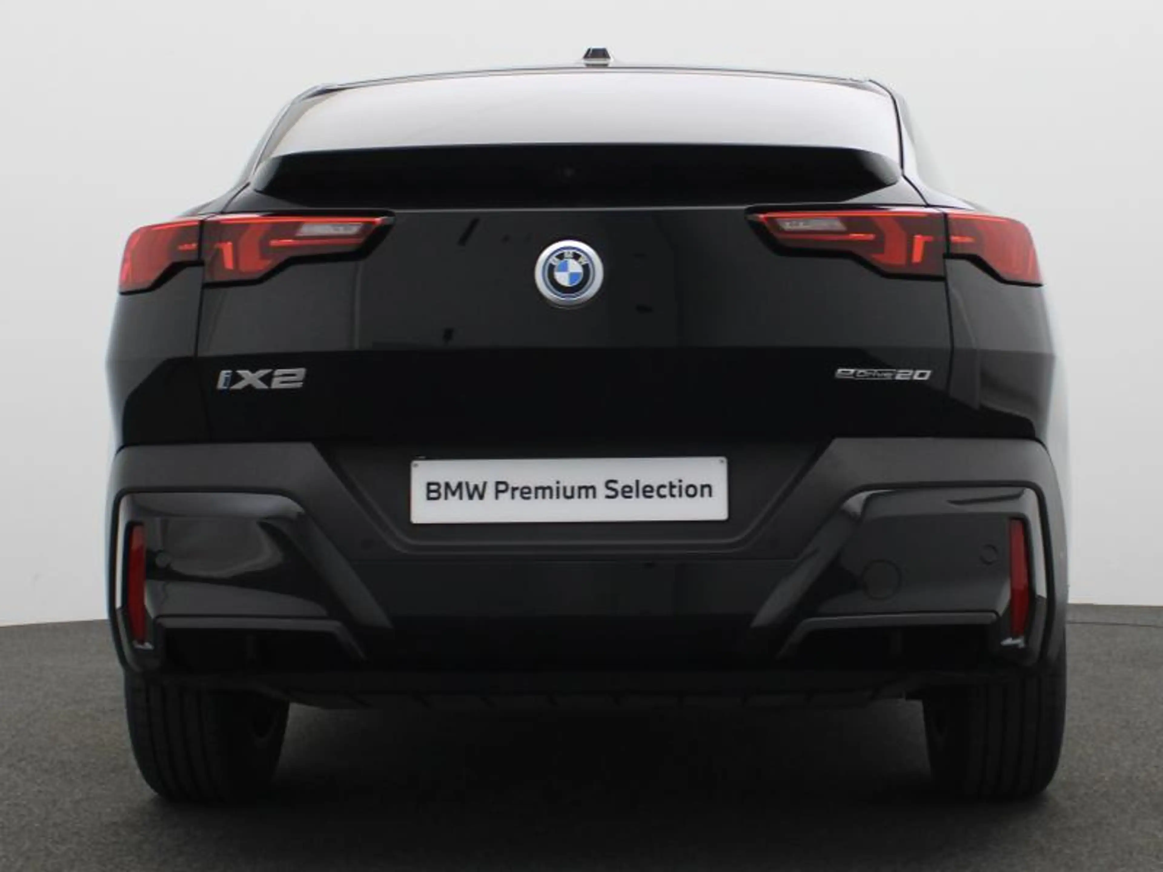 BMW iX2 eDrive20 — photo 4