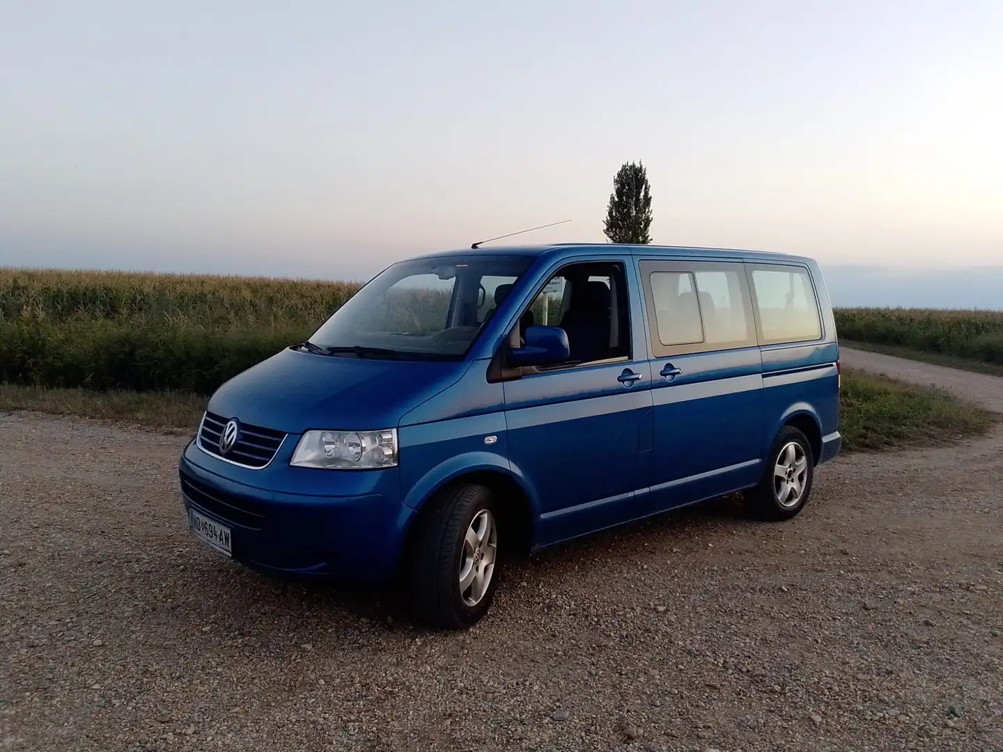 Volkswagen T5 Caravelle Caravelle 2,5 TDI Tiptronic D-PF Azul - 1