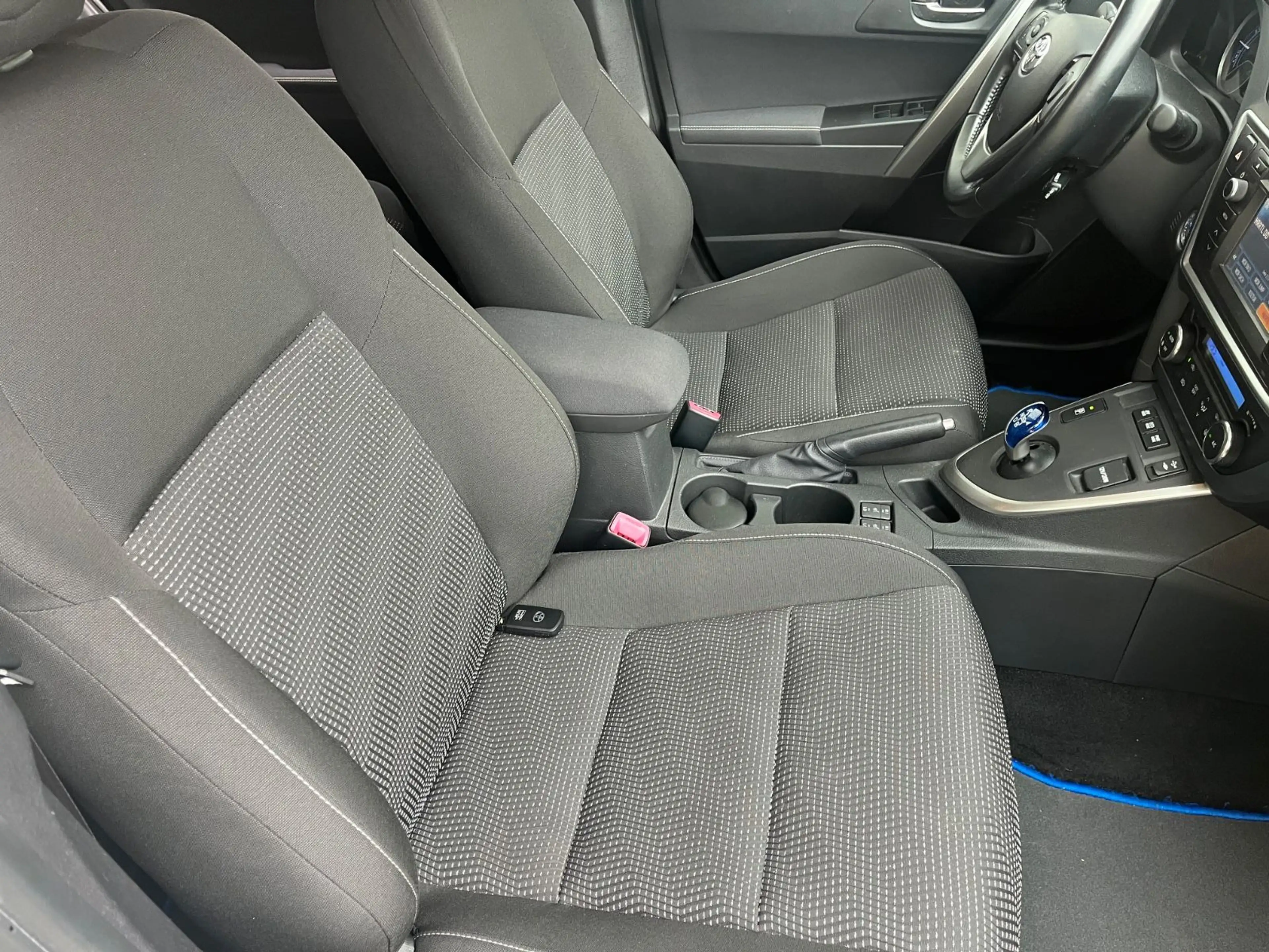 Toyota Auris Touring Sports Hybrid Edition 68 Tkm 1.Hd. — photo 12