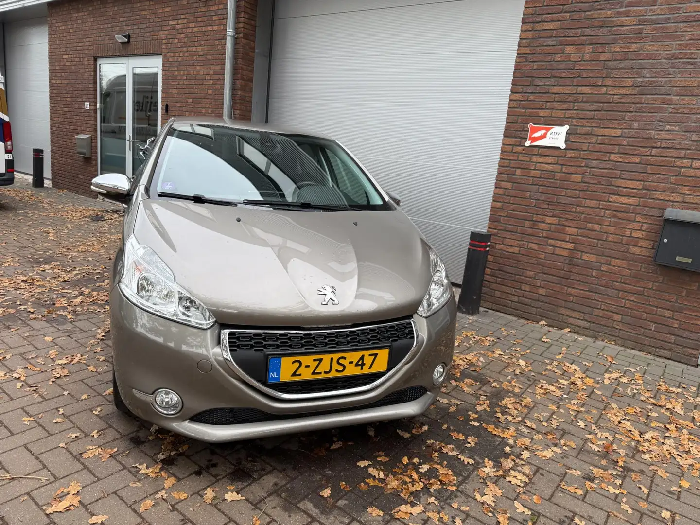 Peugeot 208 1.2 PureTech Style Pack|NAVI|AIRCO|NIEUWE APK Grijs - 2