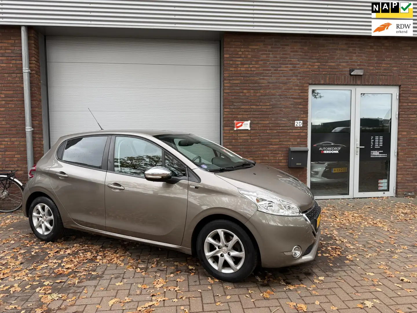 Peugeot 208 1.2 PureTech Style Pack|NAVI|AIRCO|NIEUWE APK Grijs - 1