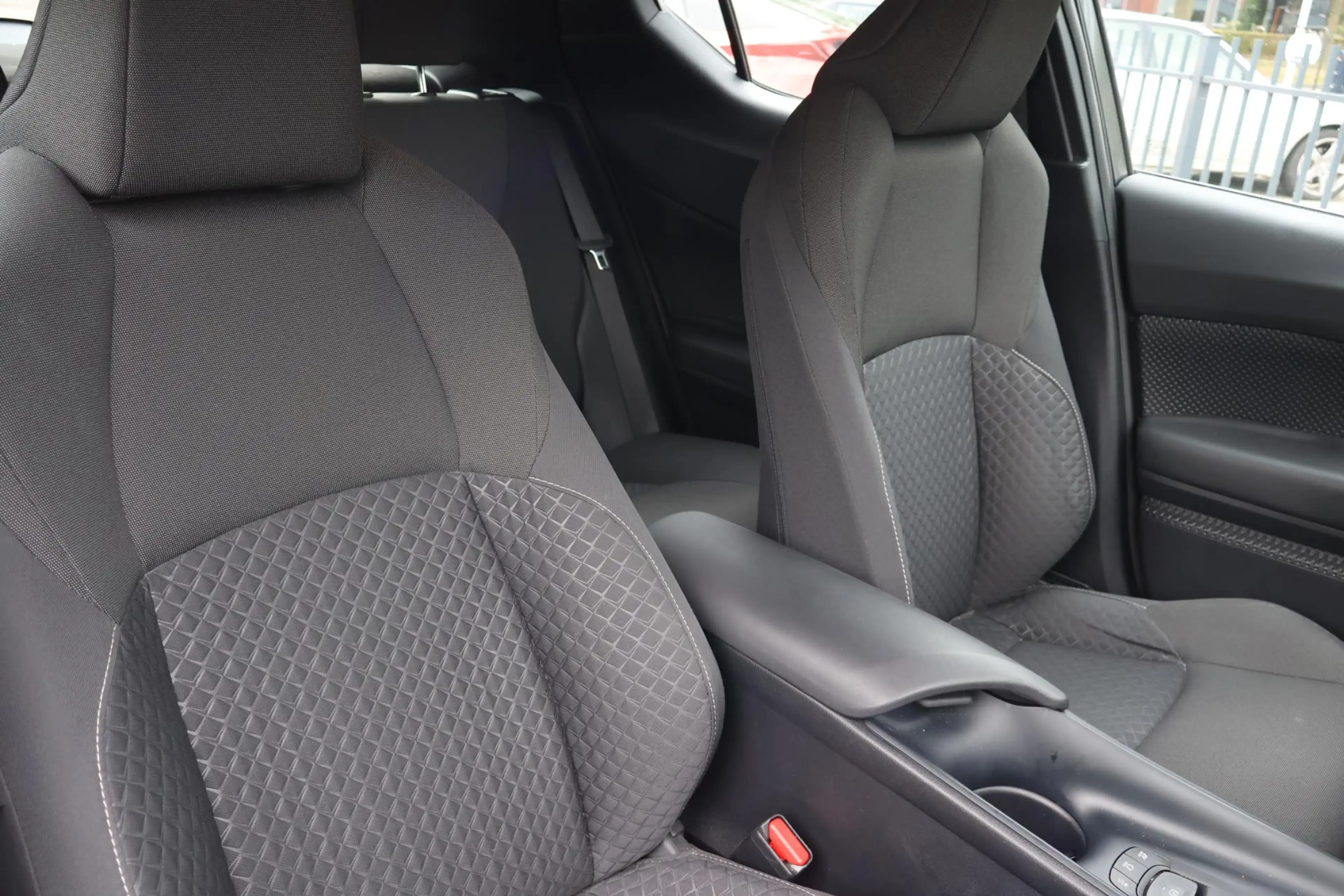 Toyota C-HR 1.8 Hybrid AFN.TREKHAAK AD-CRUISE — photo 16