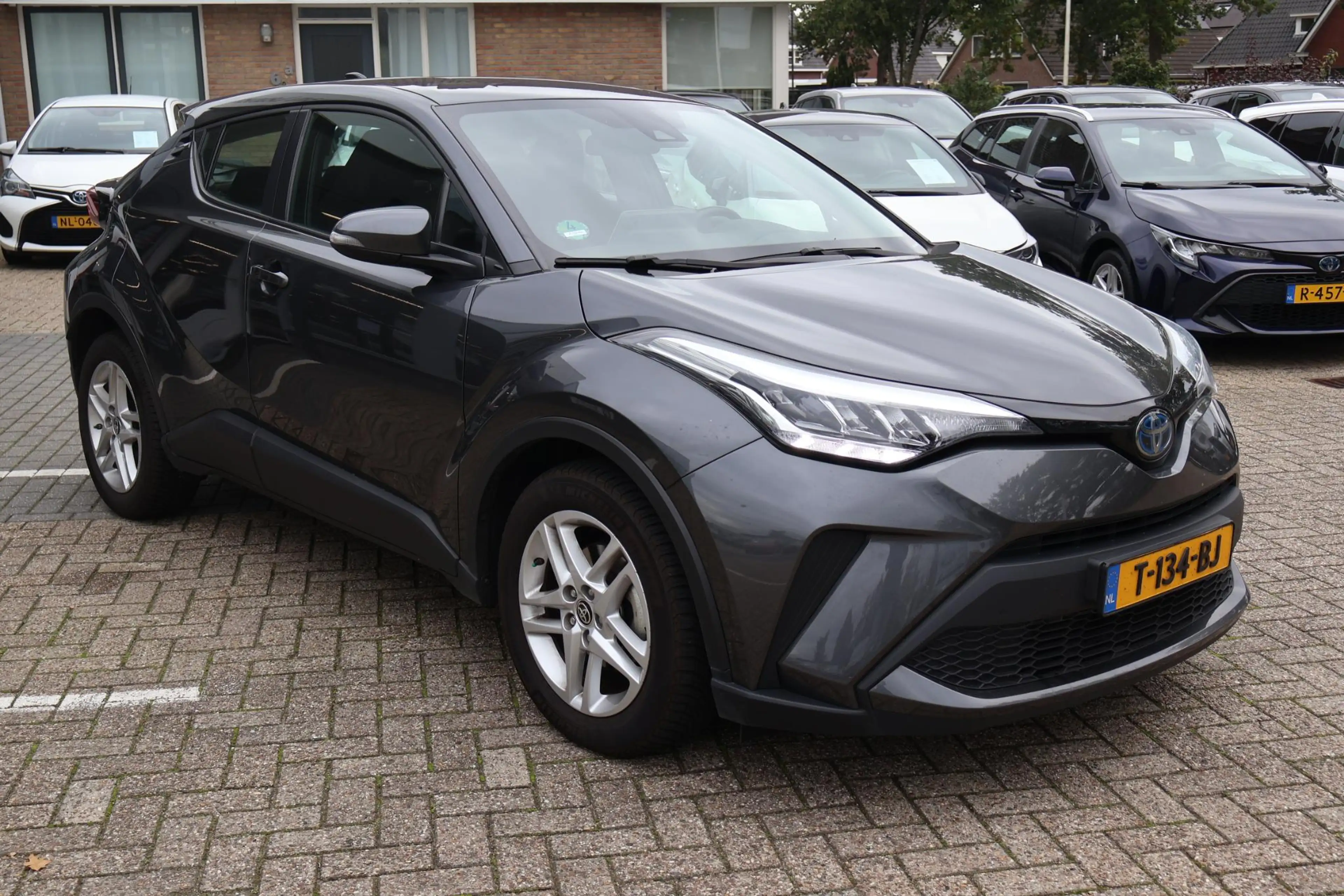 Toyota C-HR 1.8 Hybrid AFN.TREKHAAK AD-CRUISE — photo 2