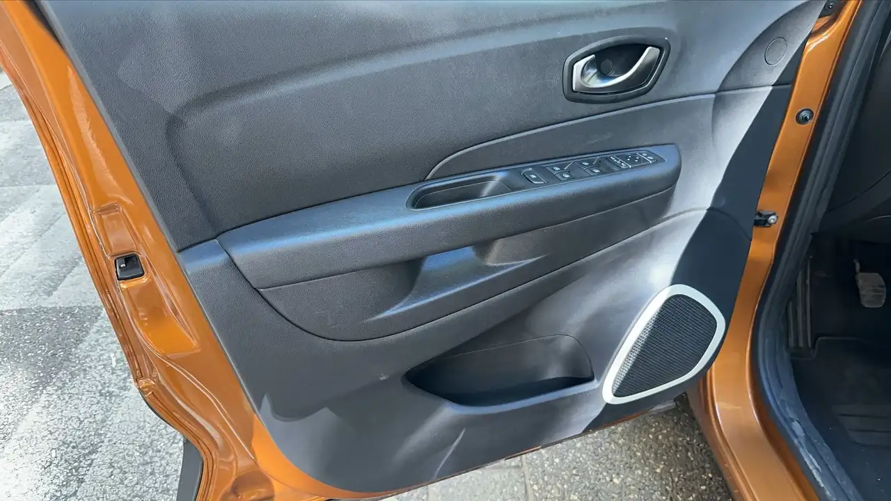 Renault Captur — photo 7