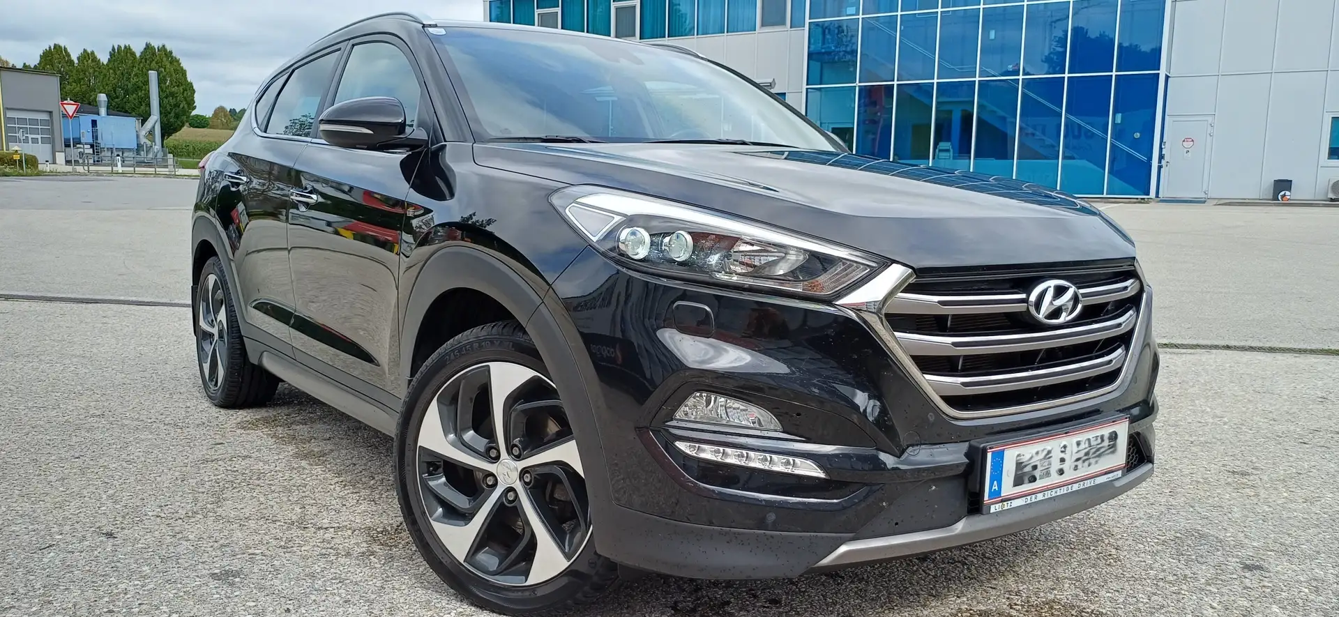 Hyundai TUCSON Tucson 2,0 CRDI 4WD Style Style Schwarz - 2
