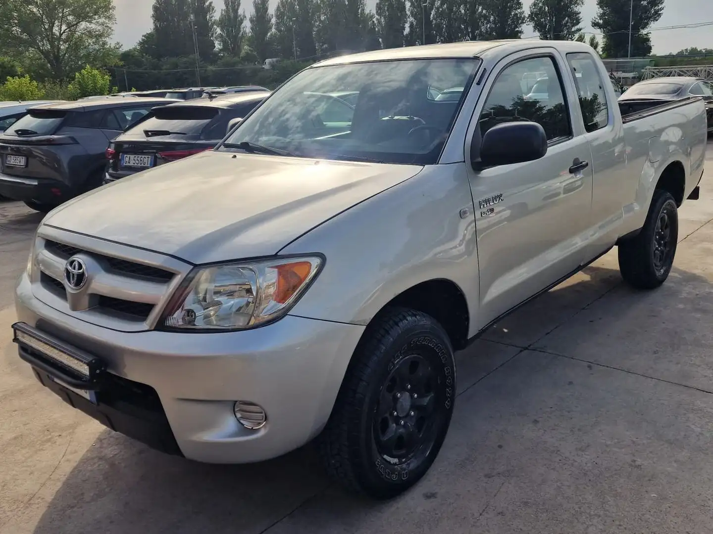 Toyota Hilux Hilux 2.5 d-4d extra cab SR5 4p. GANCIO TRAINO Grigio - 2
