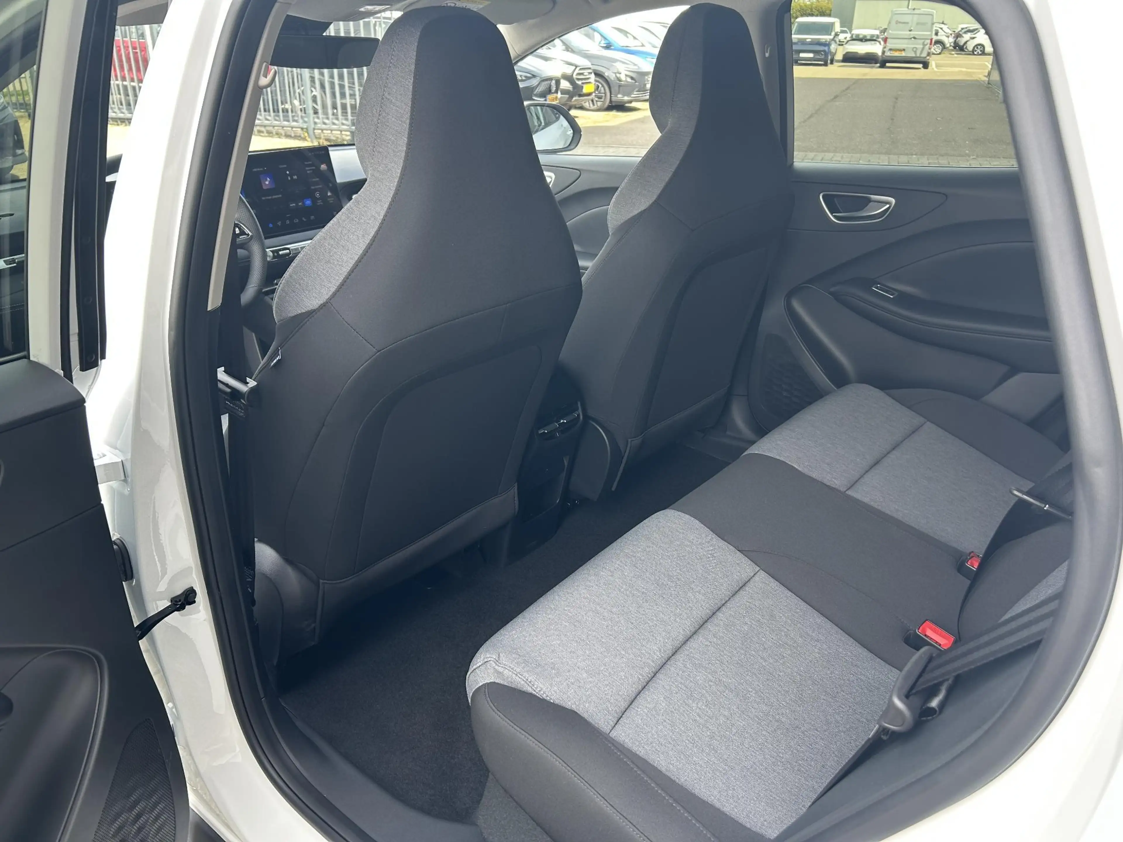MG MG4 EV Urban Premium 54 kWh | Navi | ACC | ECC | 360° — photo 9