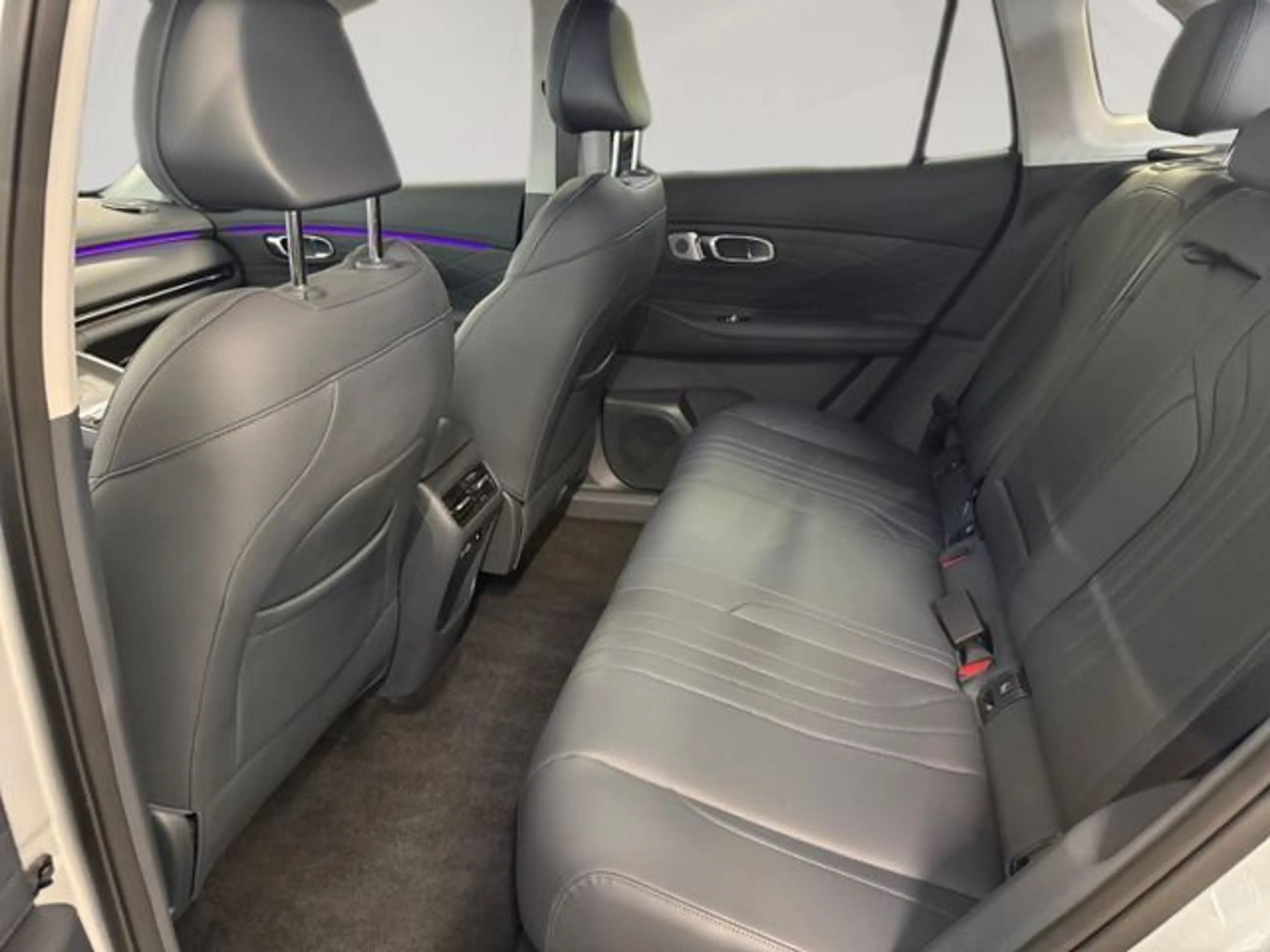 Geely Starray EM-i 1.5 PHEV EM-i Max+ Pano HUD VORLAUF — photo 6
