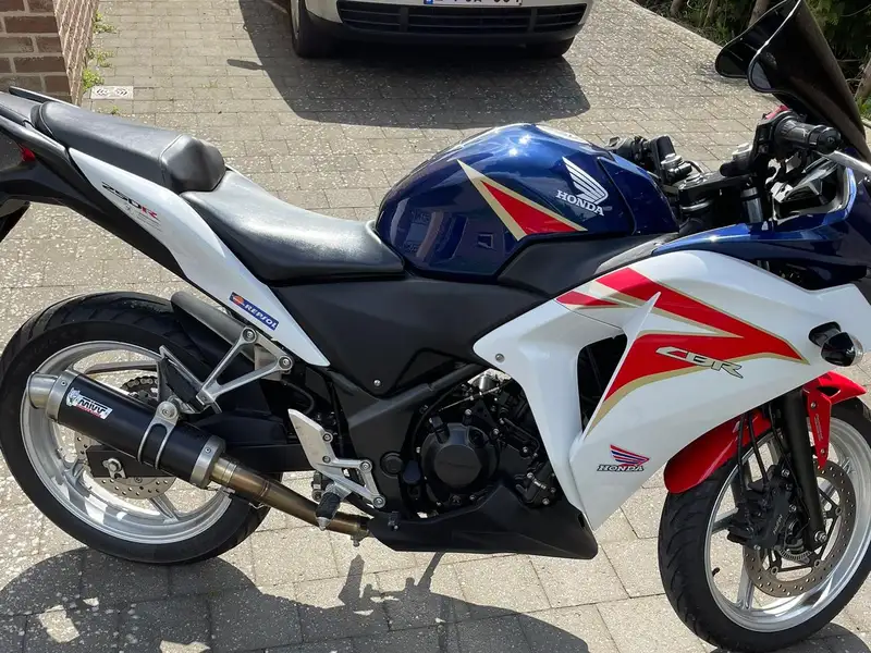 Honda CBR 250 R - foto 2