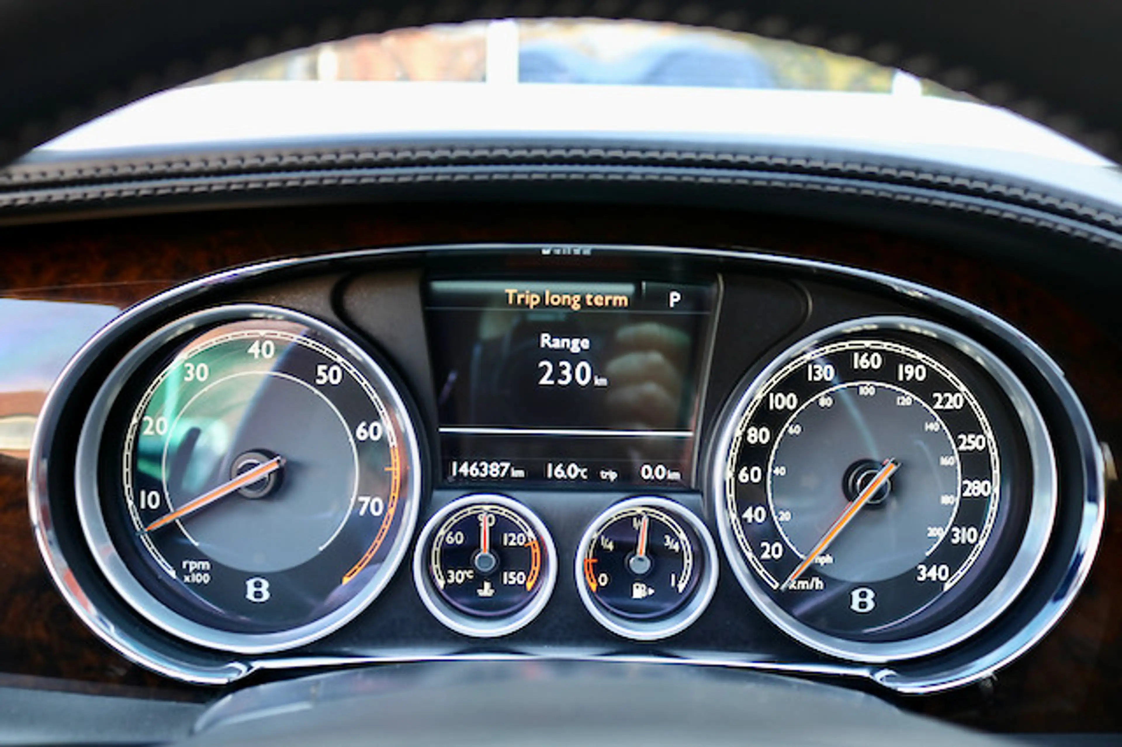 Bentley Flying Spur 4.0 V8 Biturbo Deep black pearl metallic — photo 15