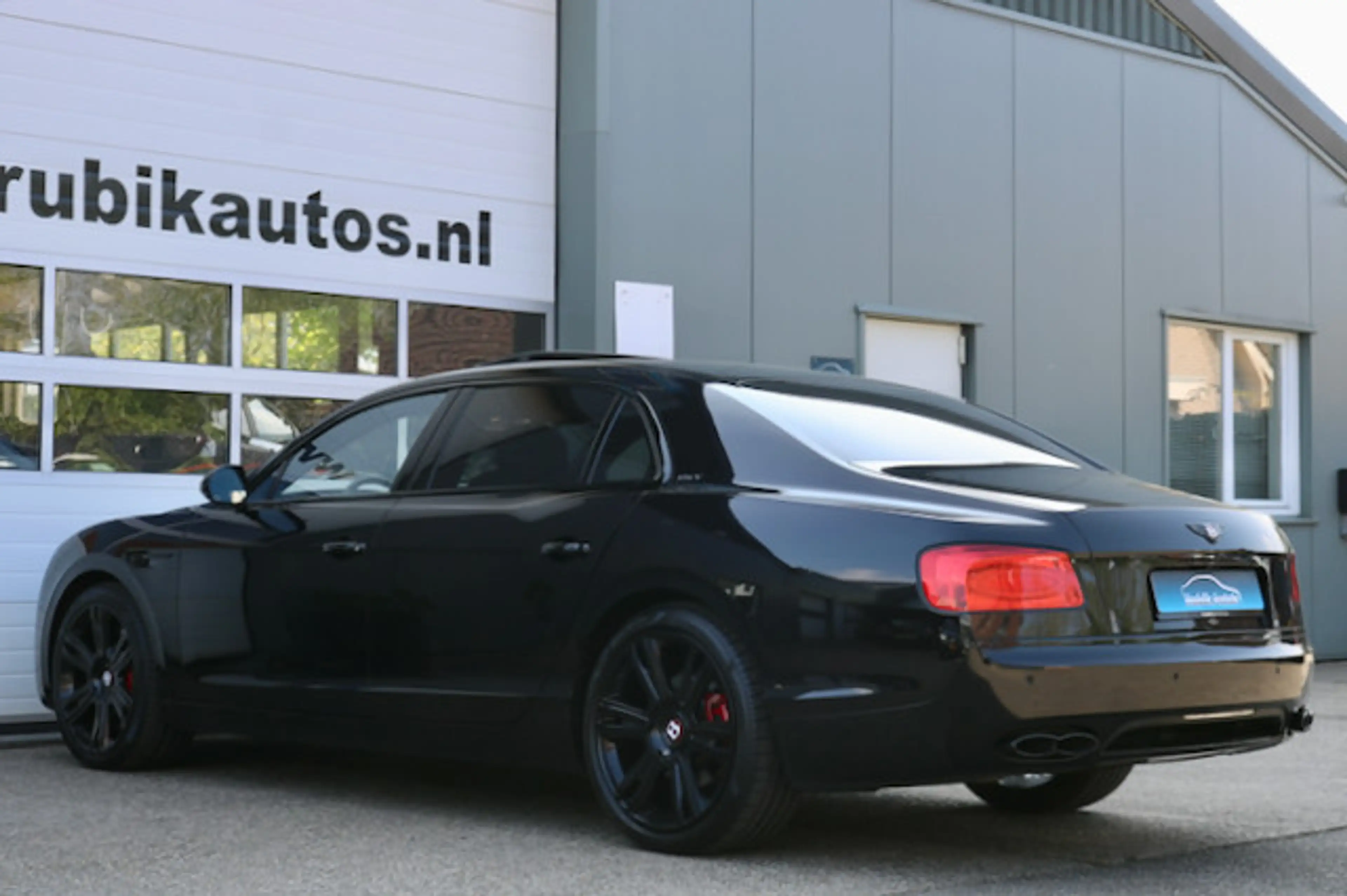 Bentley Flying Spur 4.0 V8 Biturbo Deep black pearl metallic — photo 2