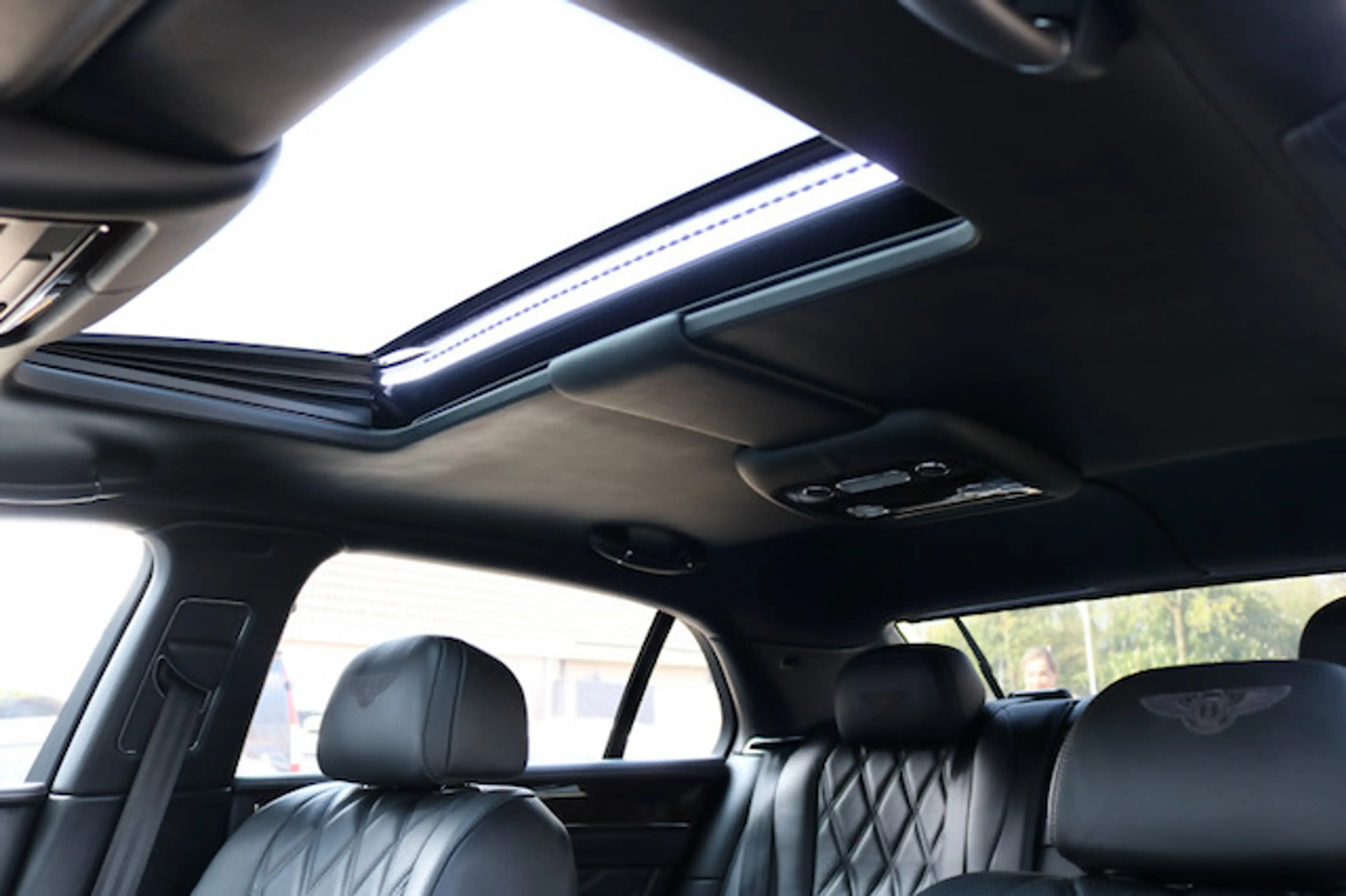 Bentley Flying Spur 4.0 V8 Biturbo Deep black pearl metallic — photo 9