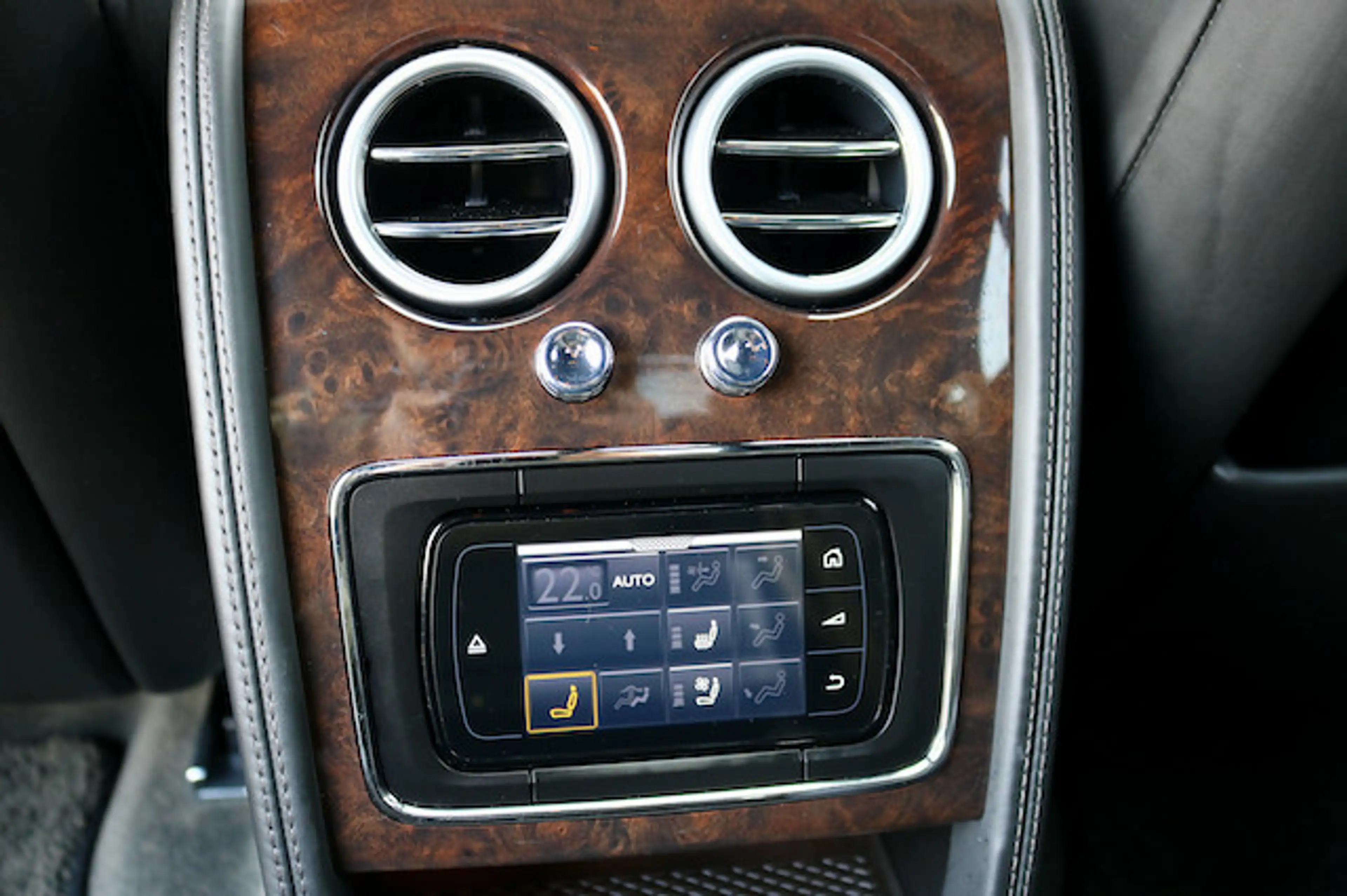 Bentley Flying Spur 4.0 V8 Biturbo Deep black pearl metallic — photo 12