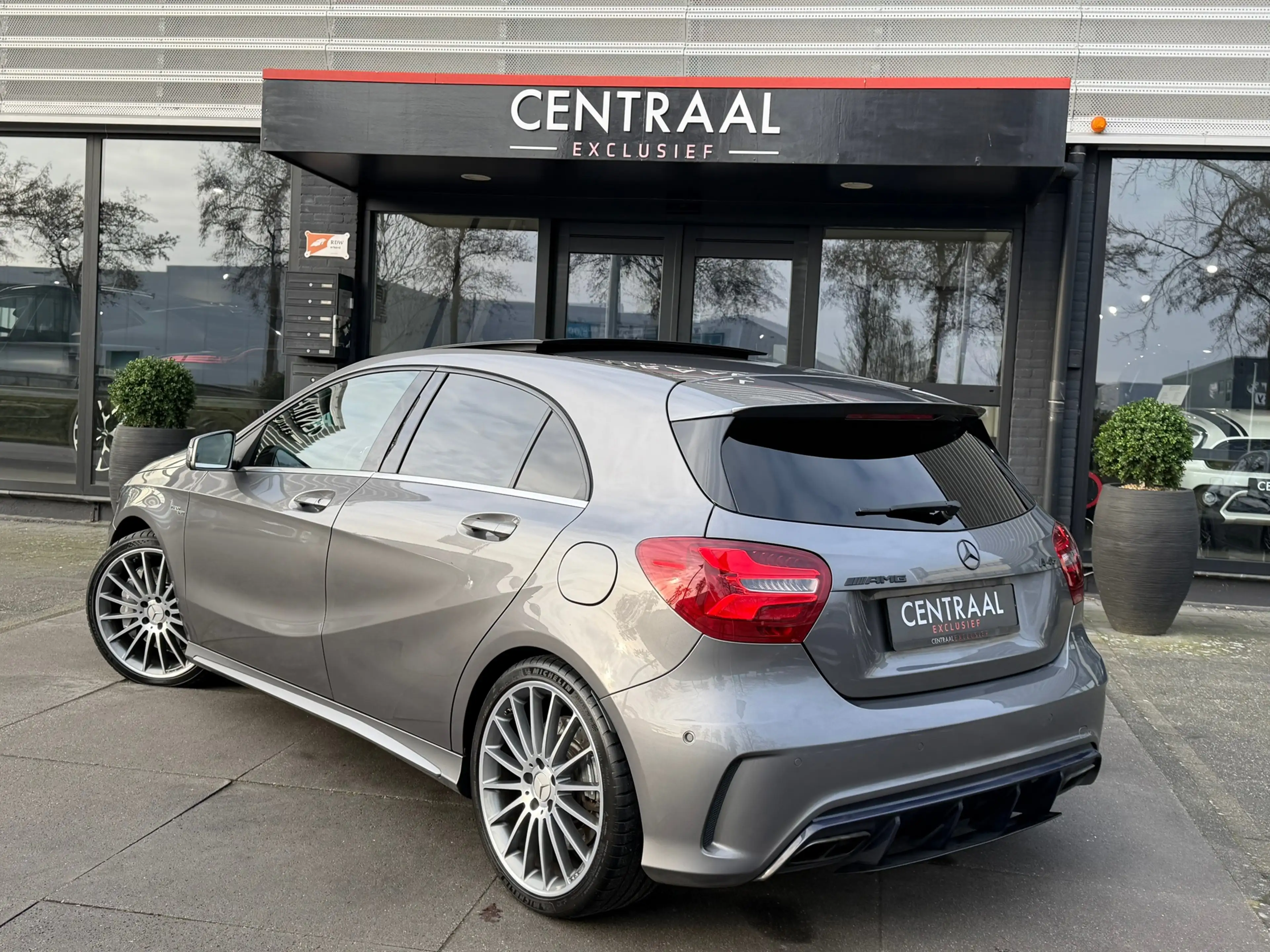 Mercedes-Benz A 45 AMG 4MATIC Pano|Armytrix|Camera|Leder|Navi|381PK|Cruis — photo 4