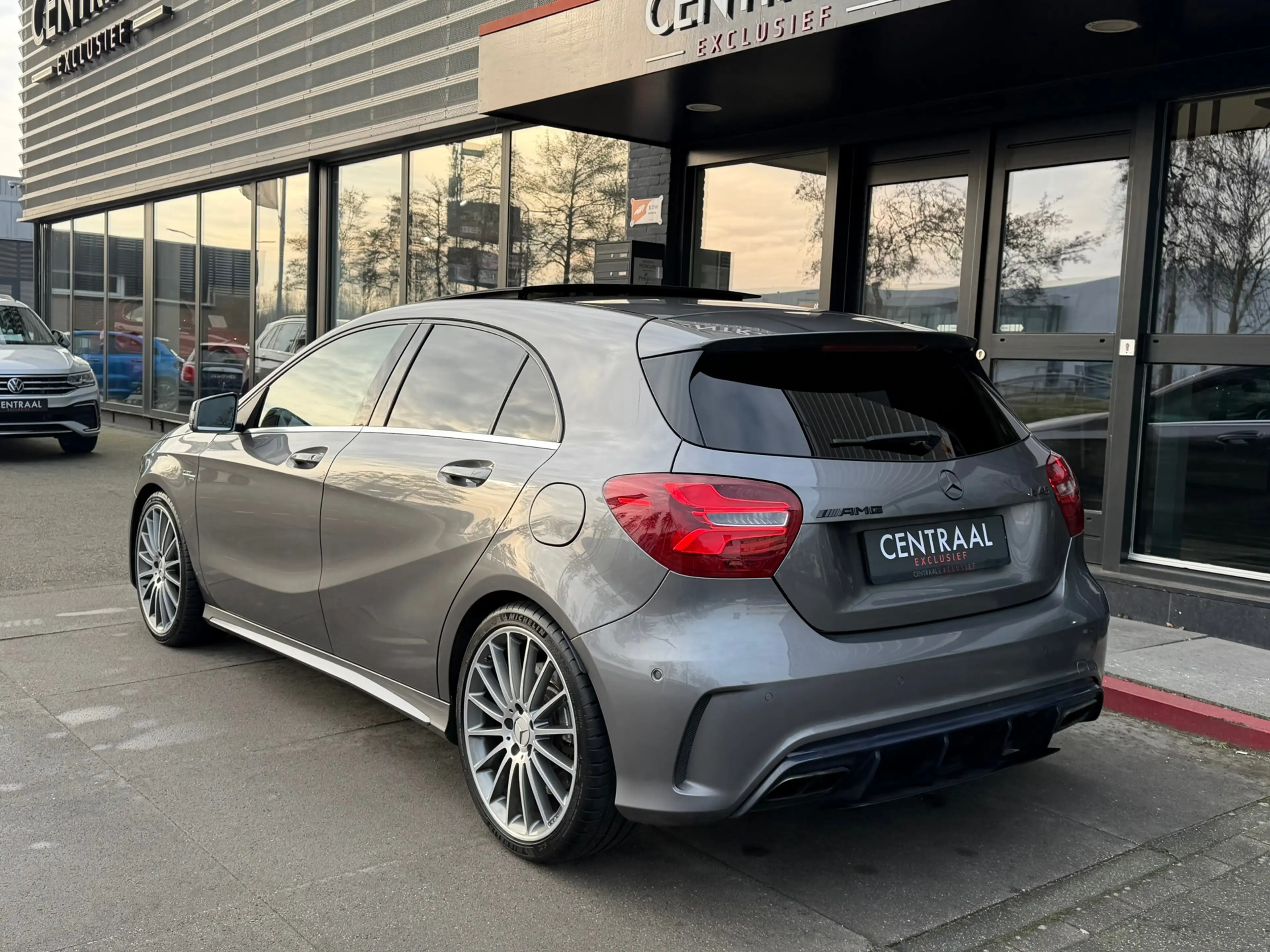 Mercedes-Benz A 45 AMG 4MATIC Pano|Armytrix|Camera|Leder|Navi|381PK|Cruis — photo 22