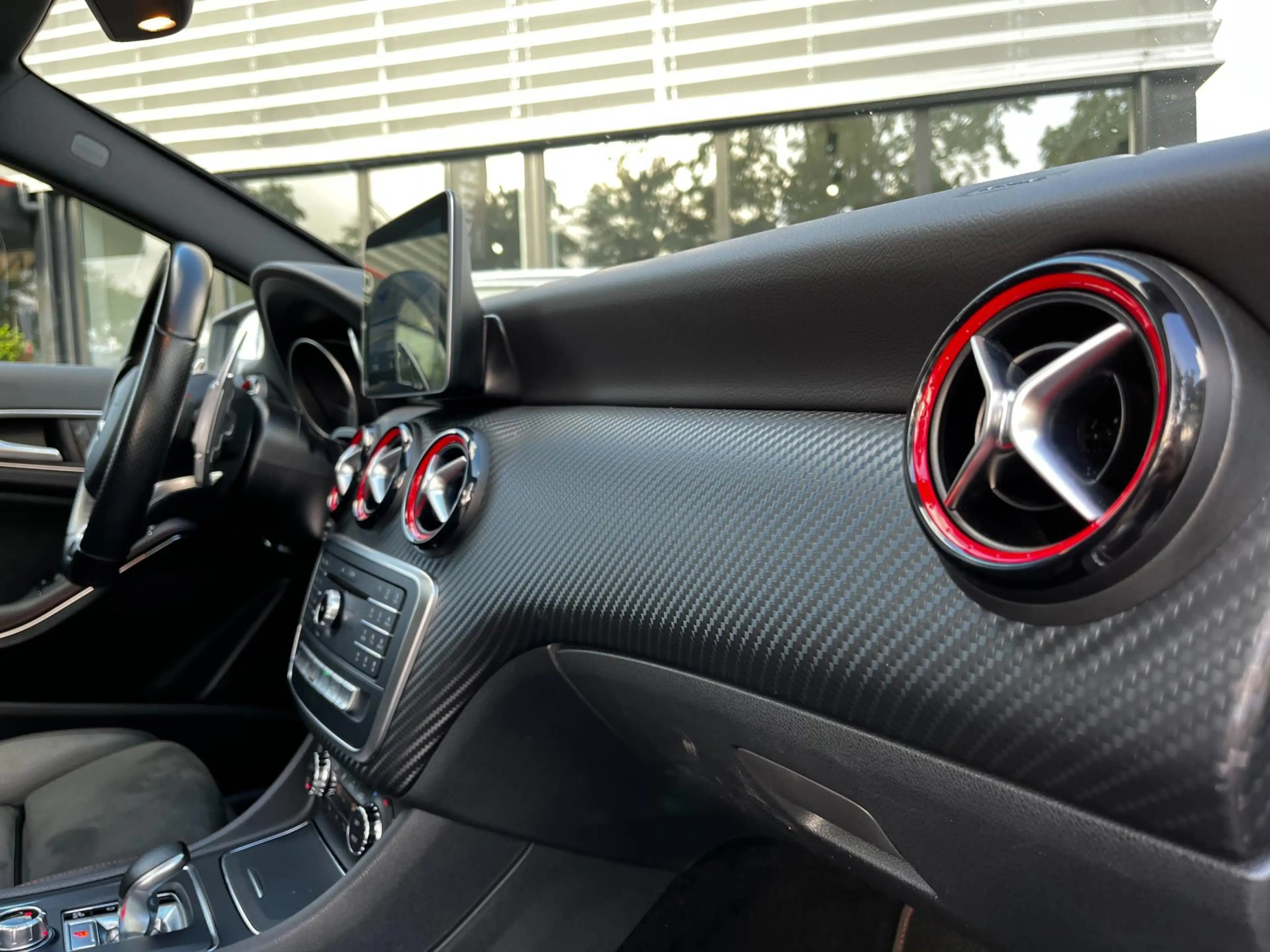 Mercedes-Benz A 45 AMG 4MATIC Pano|Armytrix|Camera|Leder|Navi|381PK|Cruis — photo 31