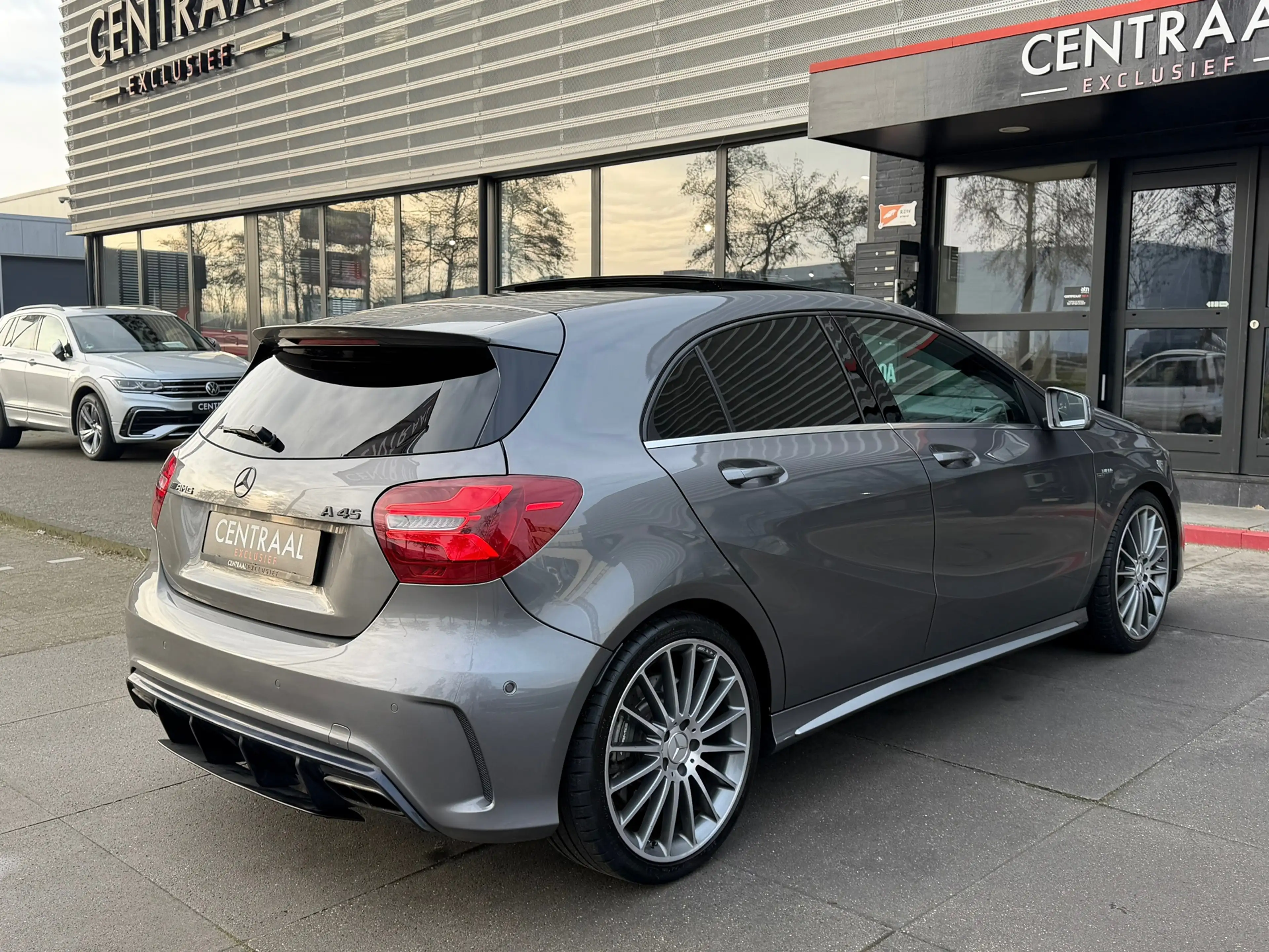 Mercedes-Benz A 45 AMG 4MATIC Pano|Armytrix|Camera|Leder|Navi|381PK|Cruis — photo 27
