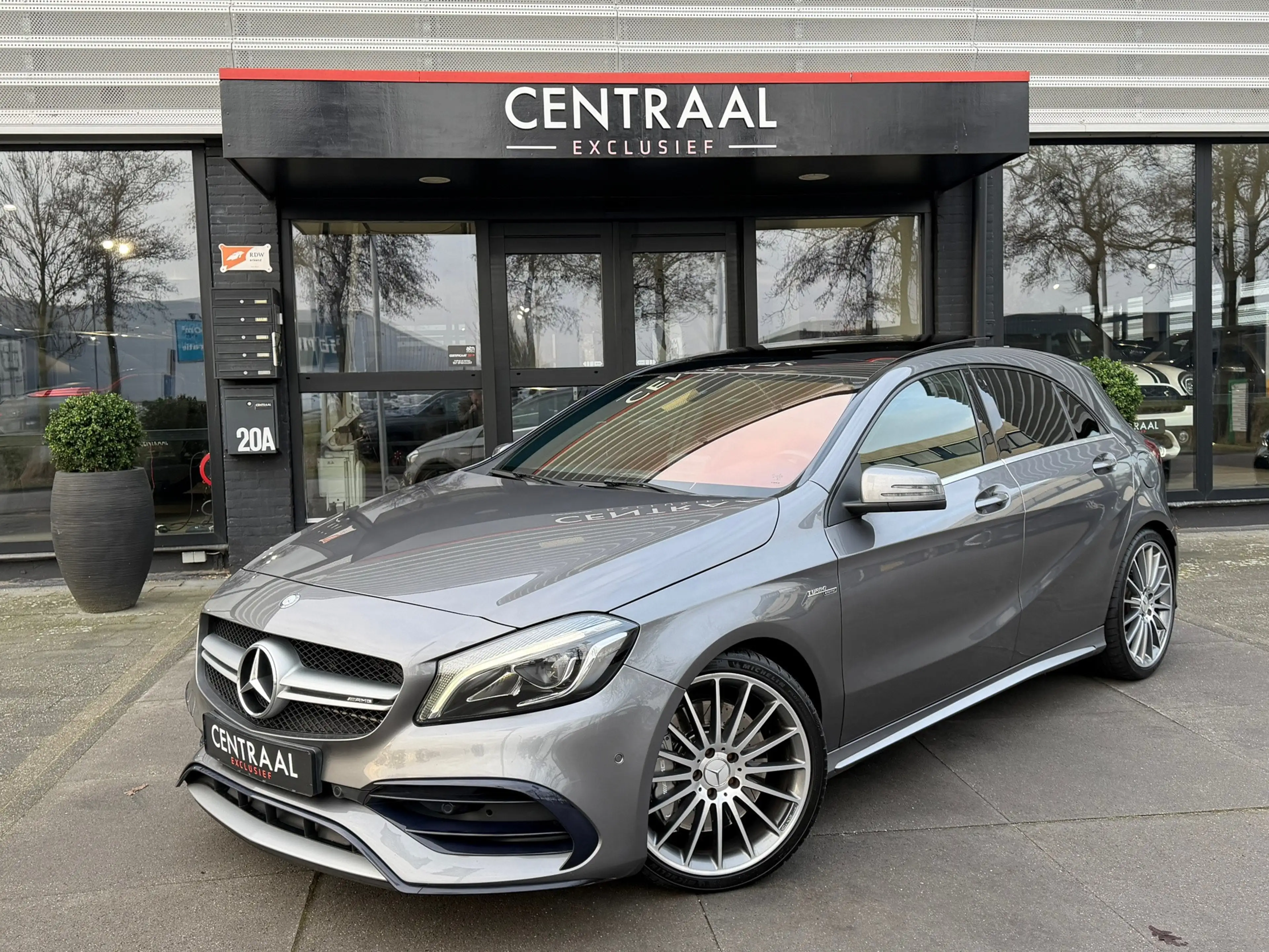Mercedes-Benz A 45 AMG 4MATIC Pano|Armytrix|Camera|Leder|Navi|381PK|Cruis
